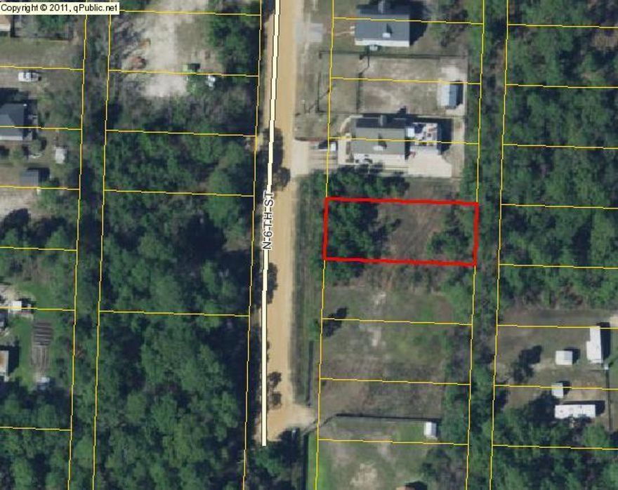 Want to live in a quiet neighbourhood, with lots of privicy and at the same time close to shopping, dining and entertament? This lot is located in peaceful old Santa Rosa beach, a short drive from the beautiful 30A beaches and just a stroll to Cessna Landing,which offers a boat ramp, picnic area, play ground cod etc. Short drive to Hogtown Bayou Choctawhatchee Bay and only a few miles from Publix, the shops at Grand Boulevard, Outlet malls and Sacred heart.