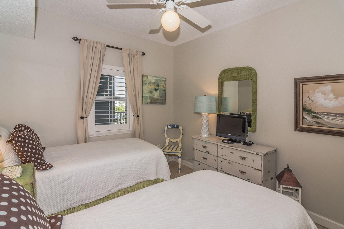 SUMMERCHASE CONDOInn at Crystal Beach - Residential