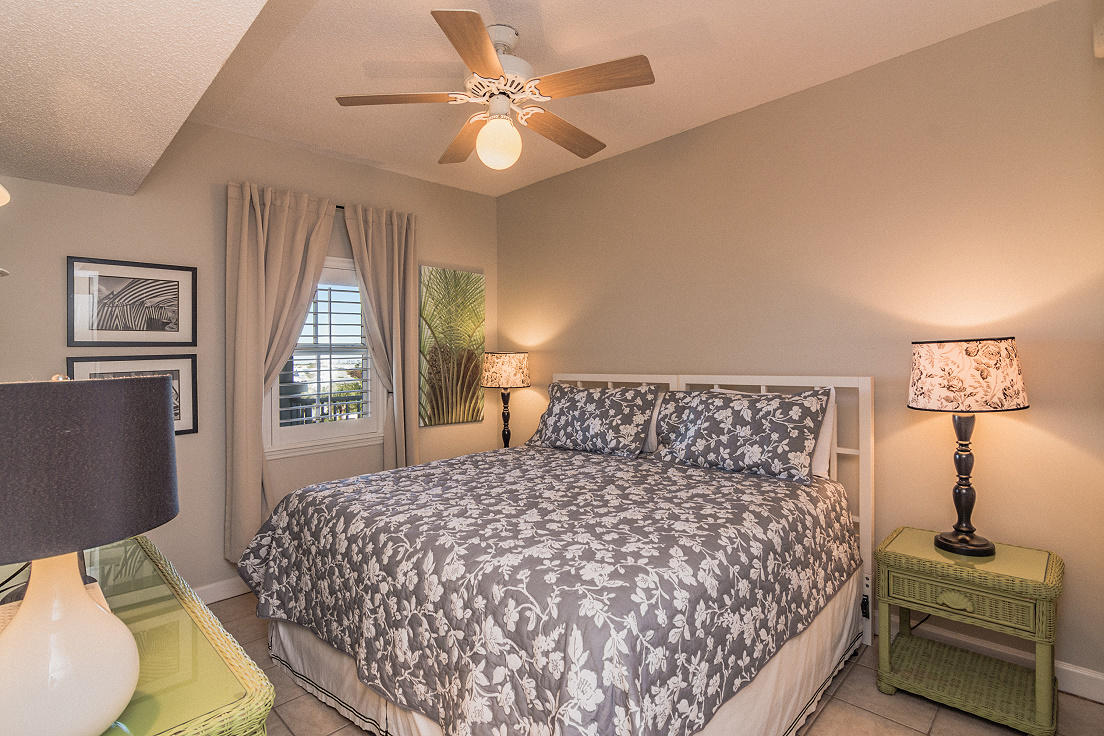 SUMMERCHASE CONDOInn at Crystal Beach - Residential