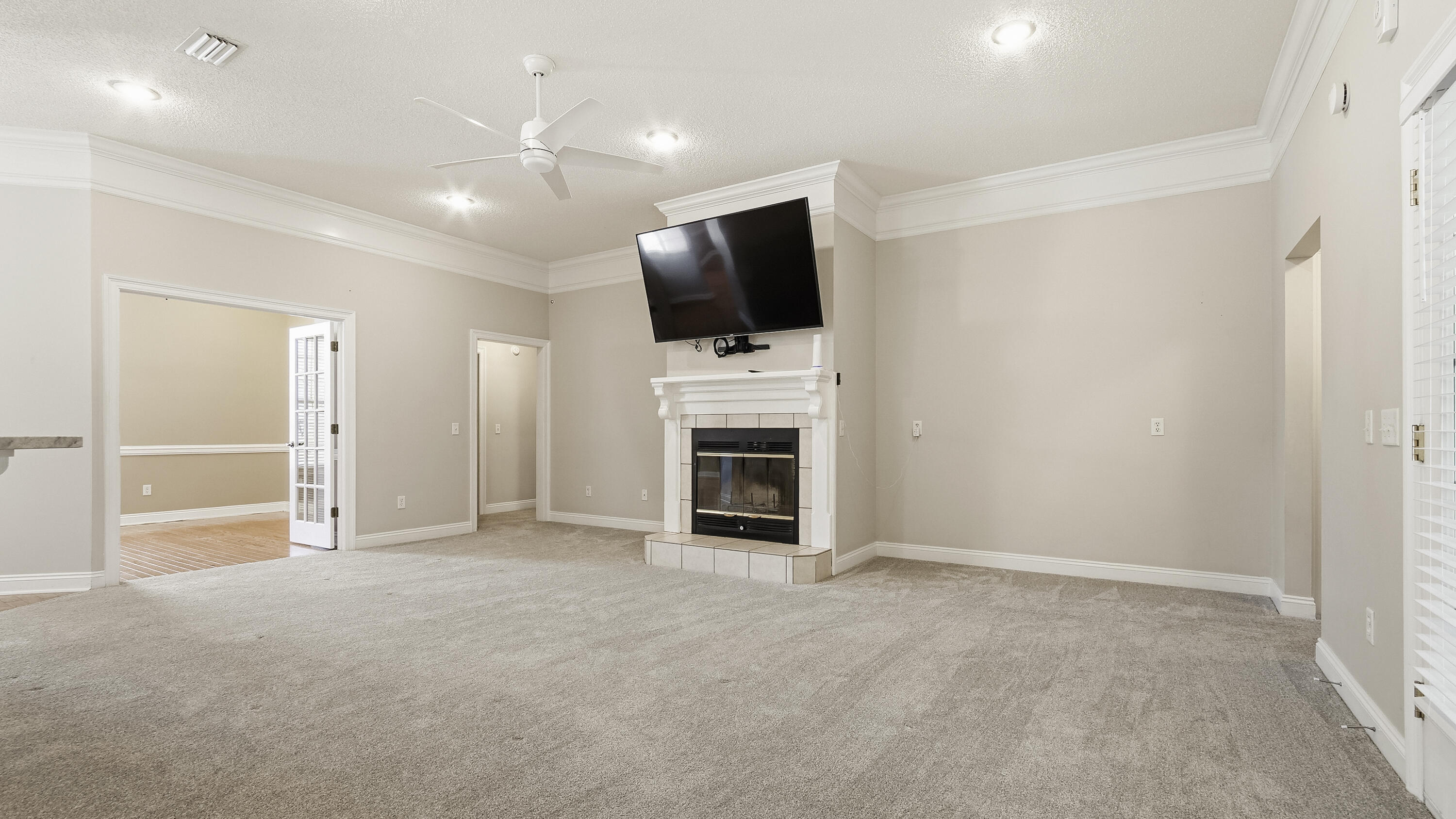 COLONY CLUB HARBOUR PH 3 - Residential