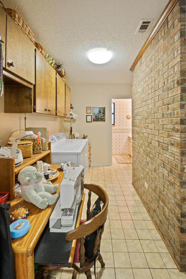 ROCKY BAYOU COUNTRY CLUB ESTATES 3 - Residential