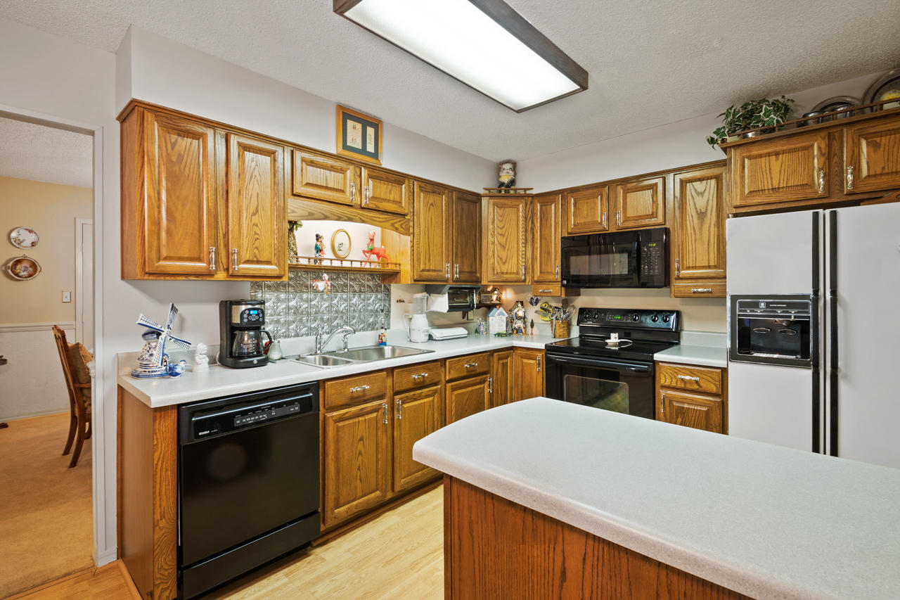 ROCKY BAYOU COUNTRY CLUB ESTATES 3 - Residential