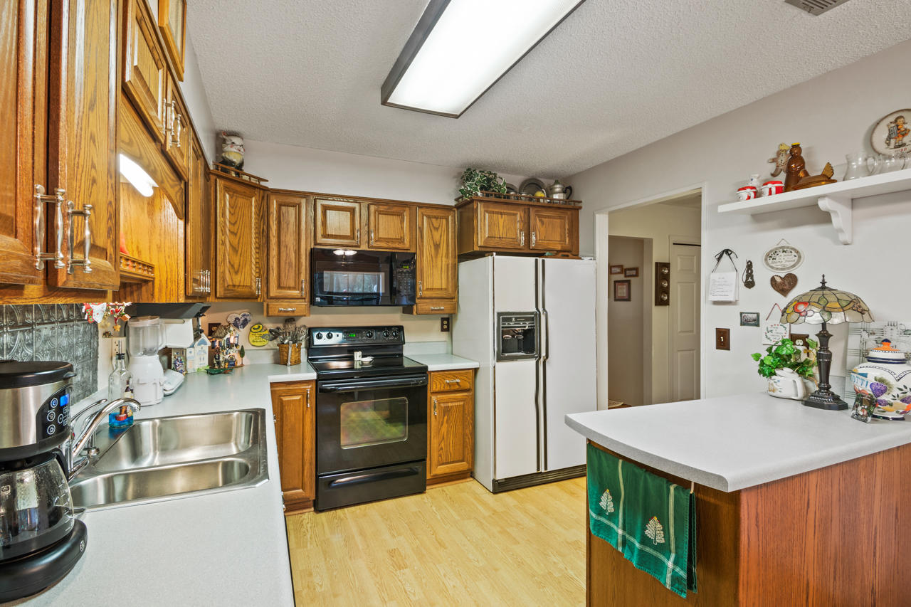 ROCKY BAYOU COUNTRY CLUB ESTATES 3 - Residential