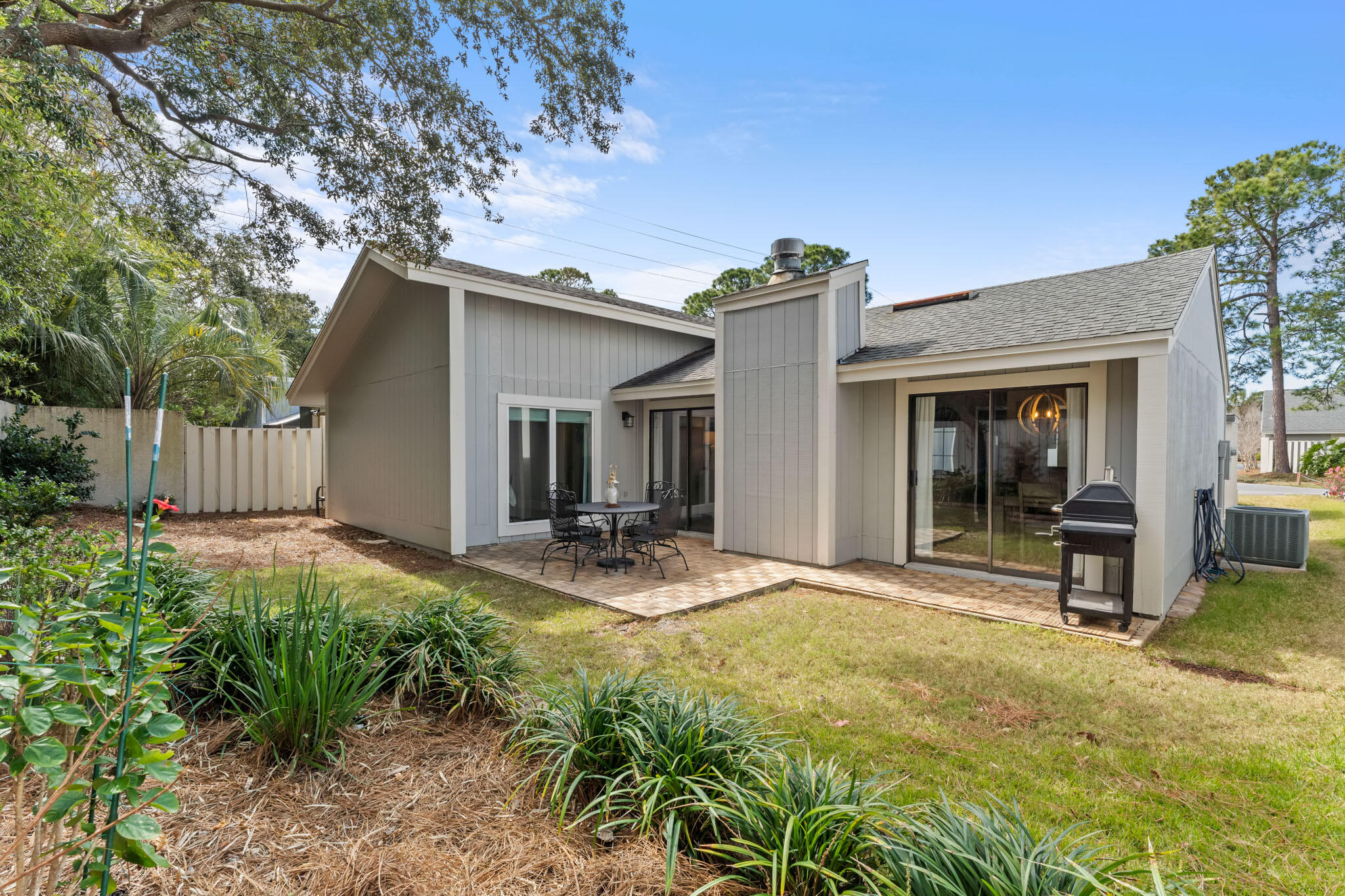 LINKSIDE VILLAGE UNIT 1 - Residential