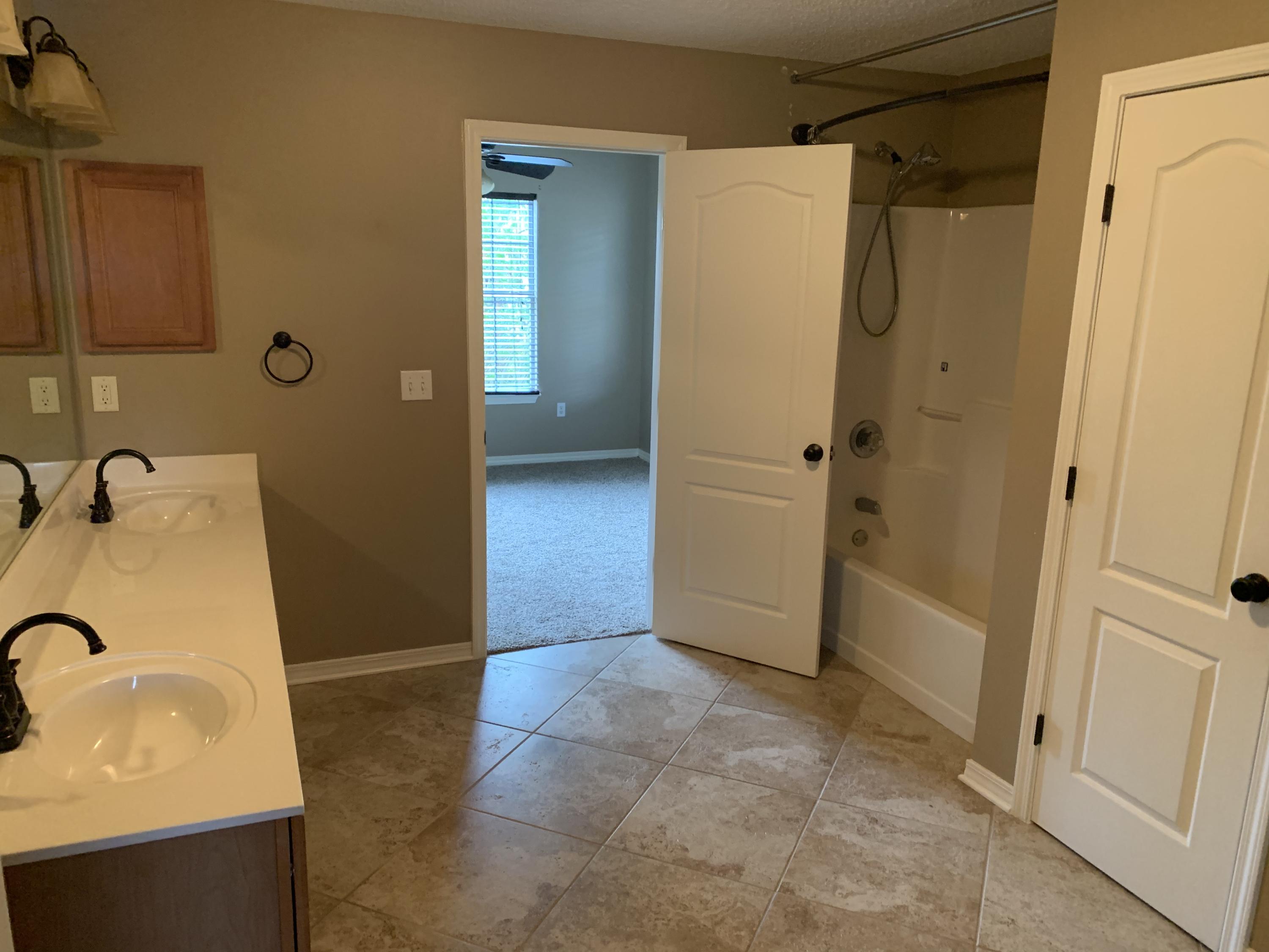 EMERALD LAKES PH 3 - Residential Lease