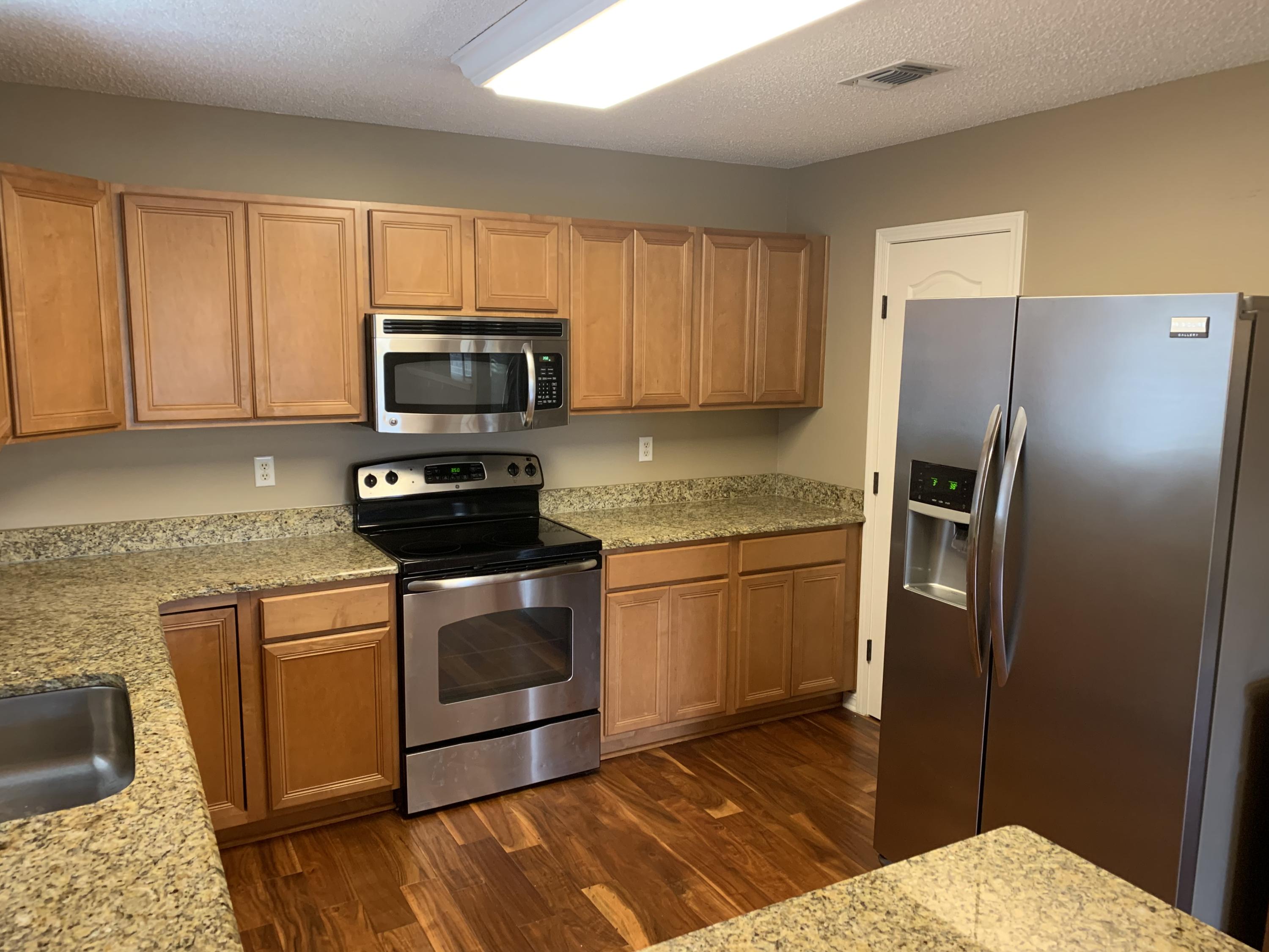 EMERALD LAKES PH 3 - Residential Lease