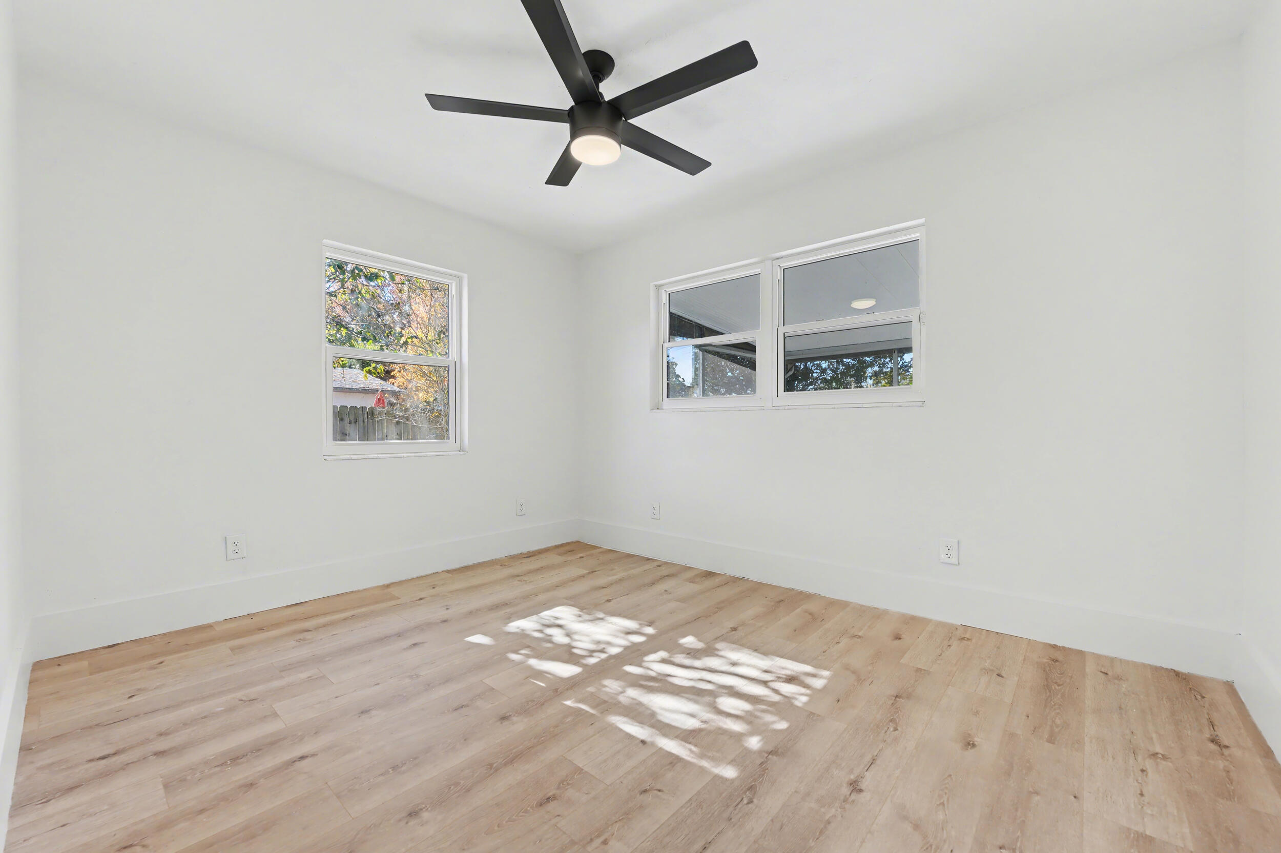 OAK TREE PARK - Residential