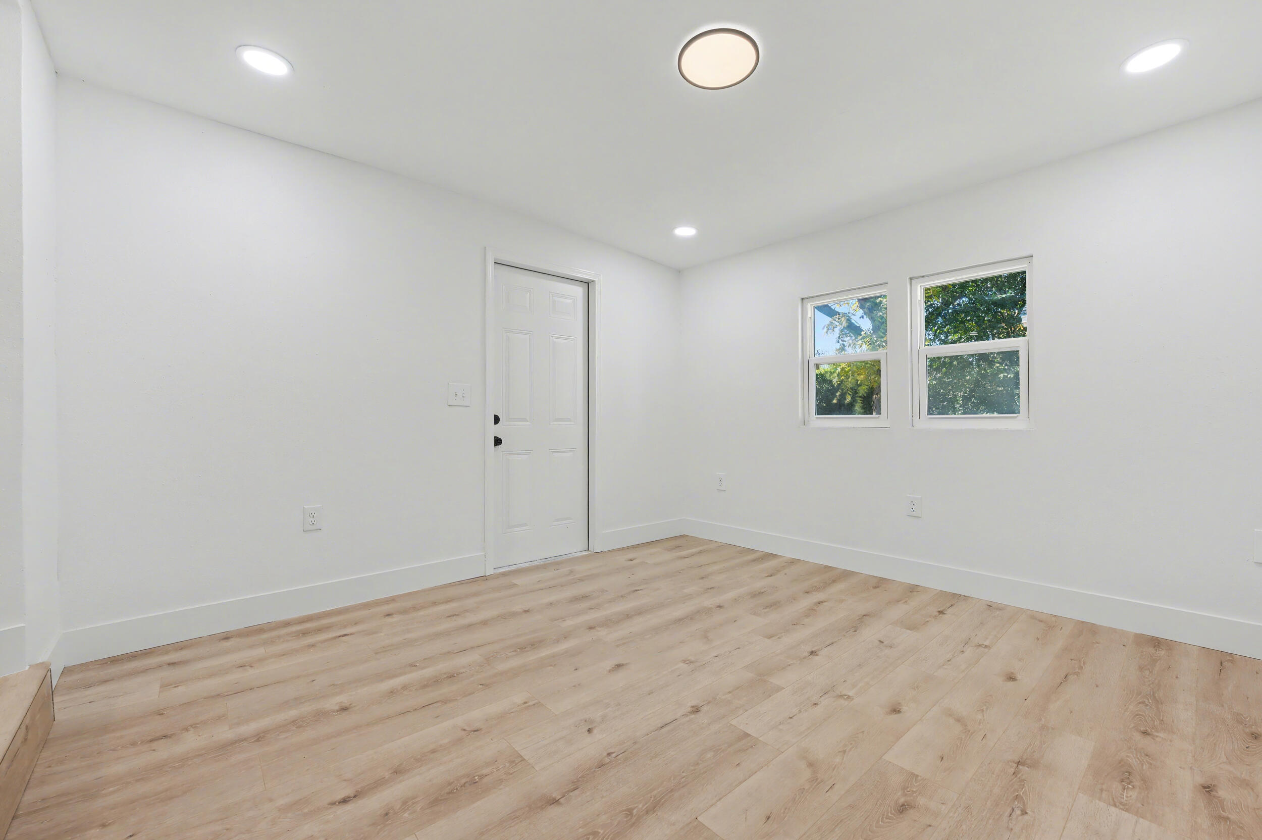 OAK TREE PARK - Residential