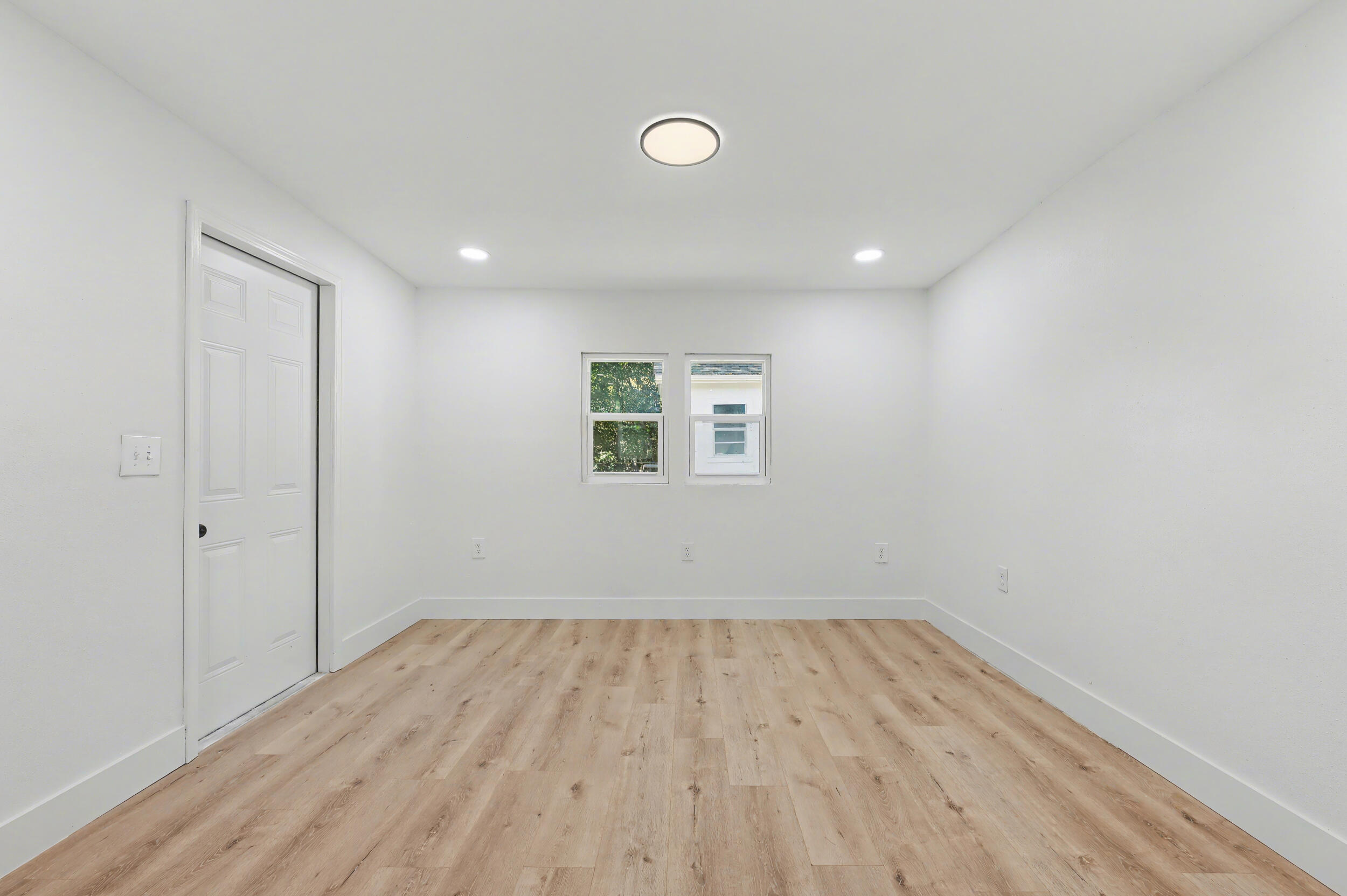 OAK TREE PARK - Residential