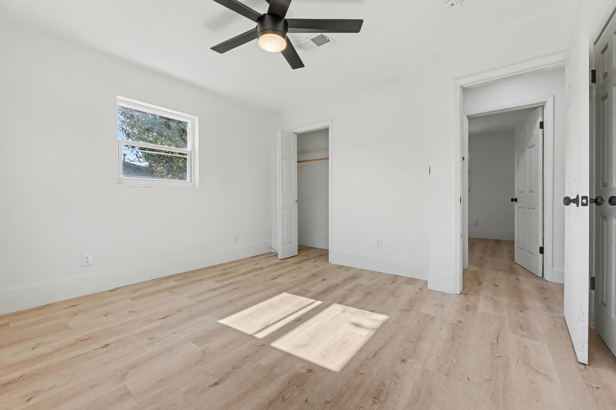 OAK TREE PARK - Residential