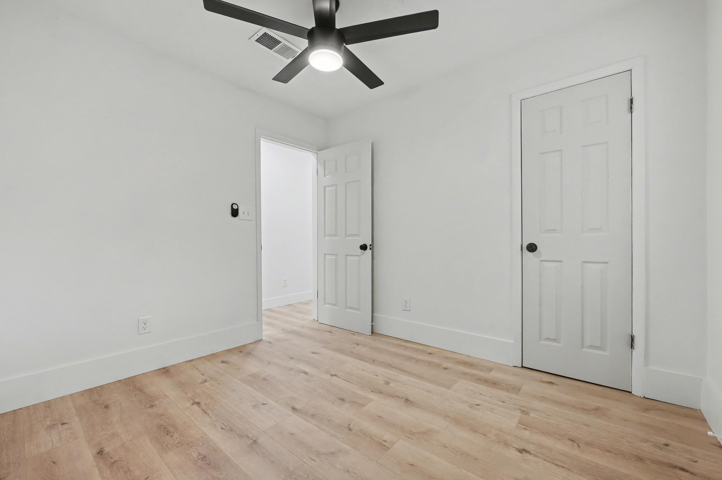 OAK TREE PARK - Residential