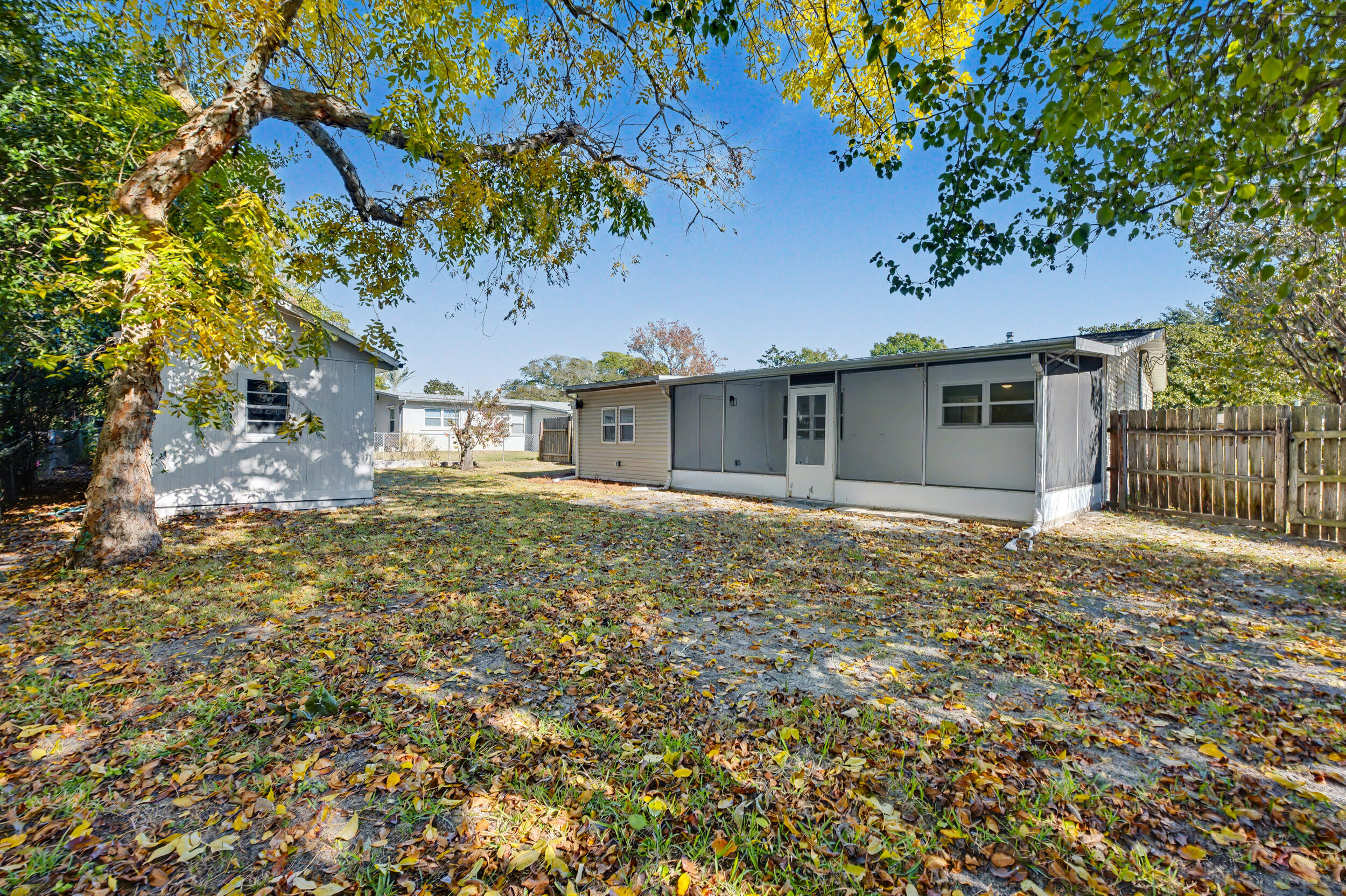 OAK TREE PARK - Residential