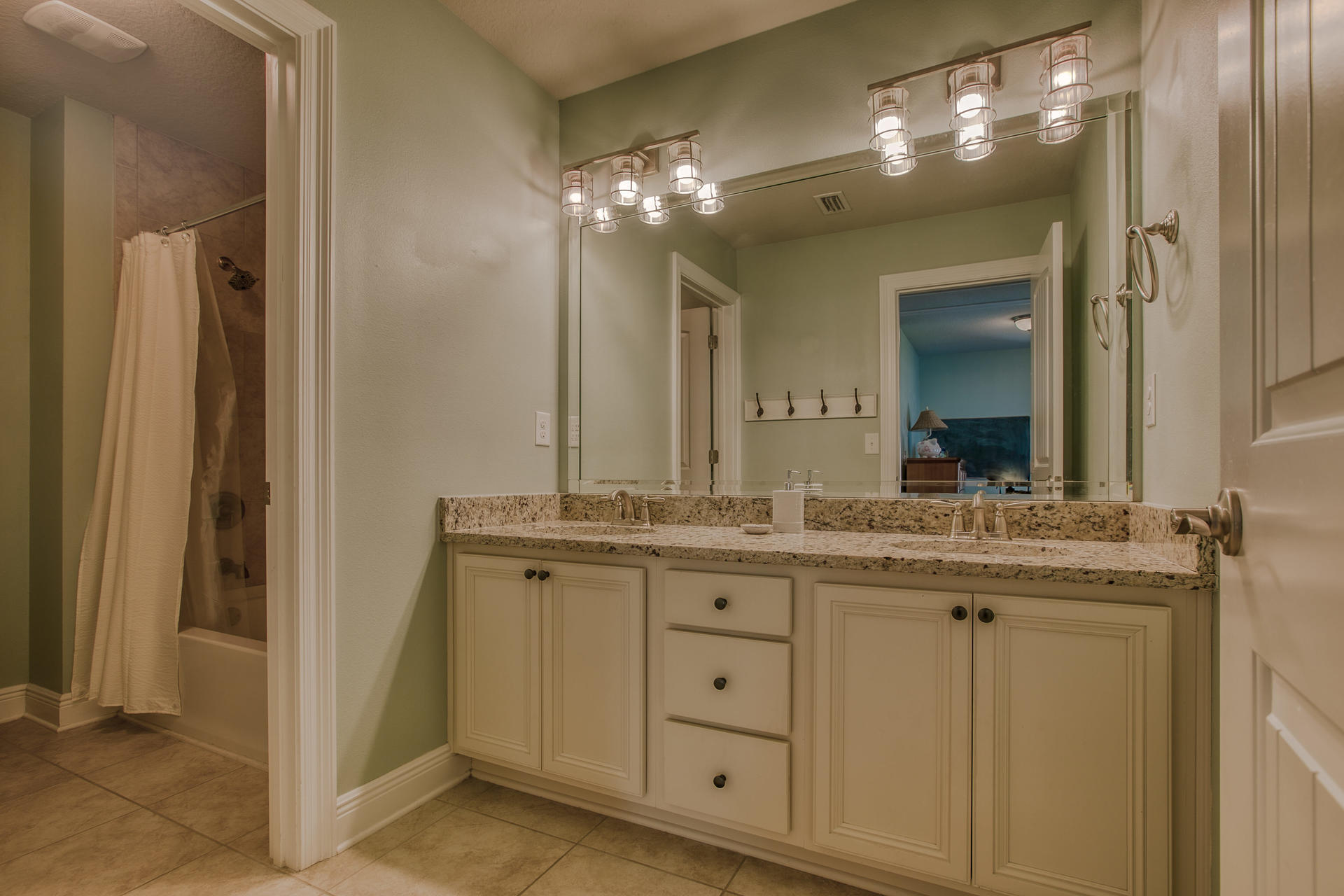 Mussett Bayou Manor - Residential