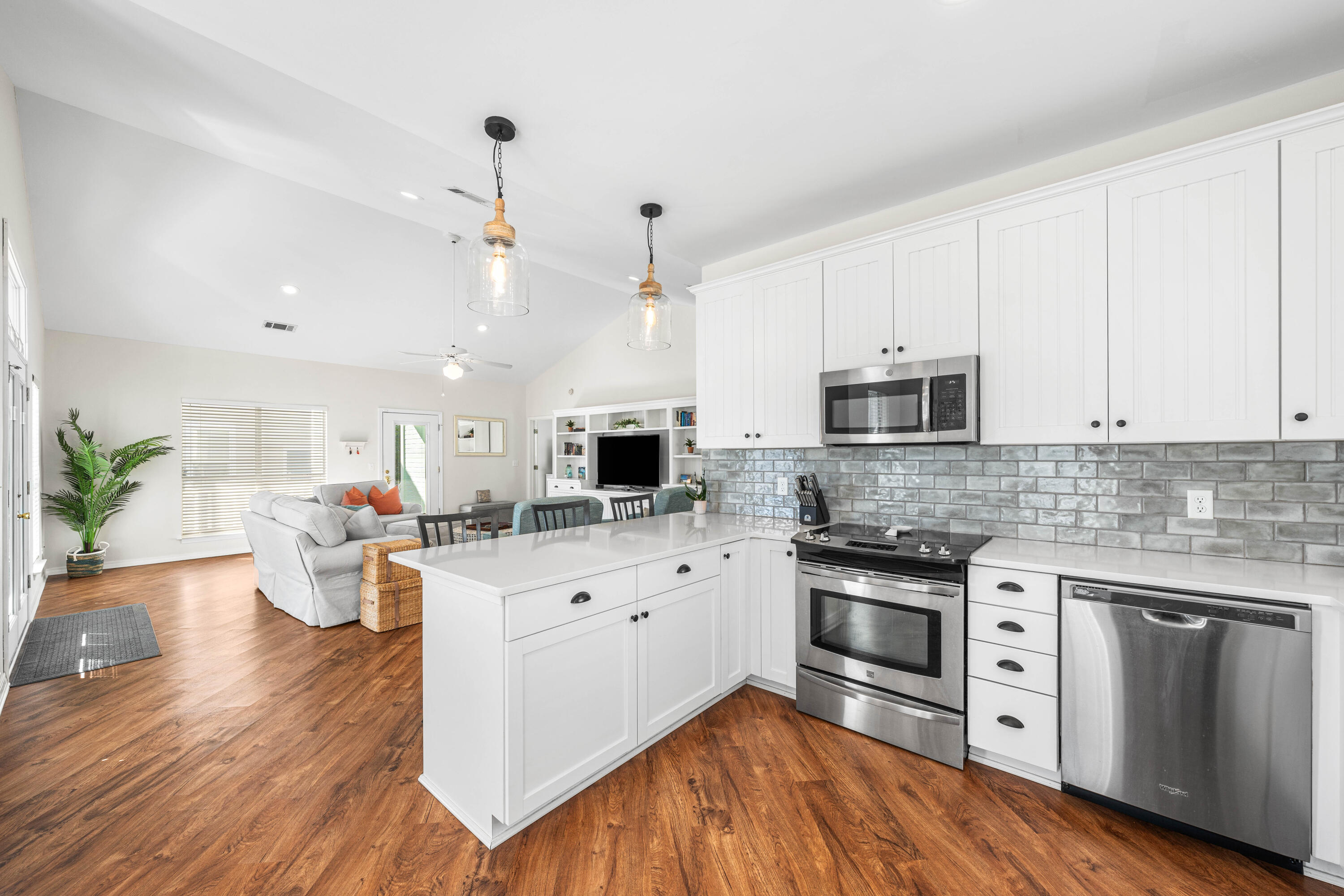 CRYSTAL BEACH COTTAGES - Residential