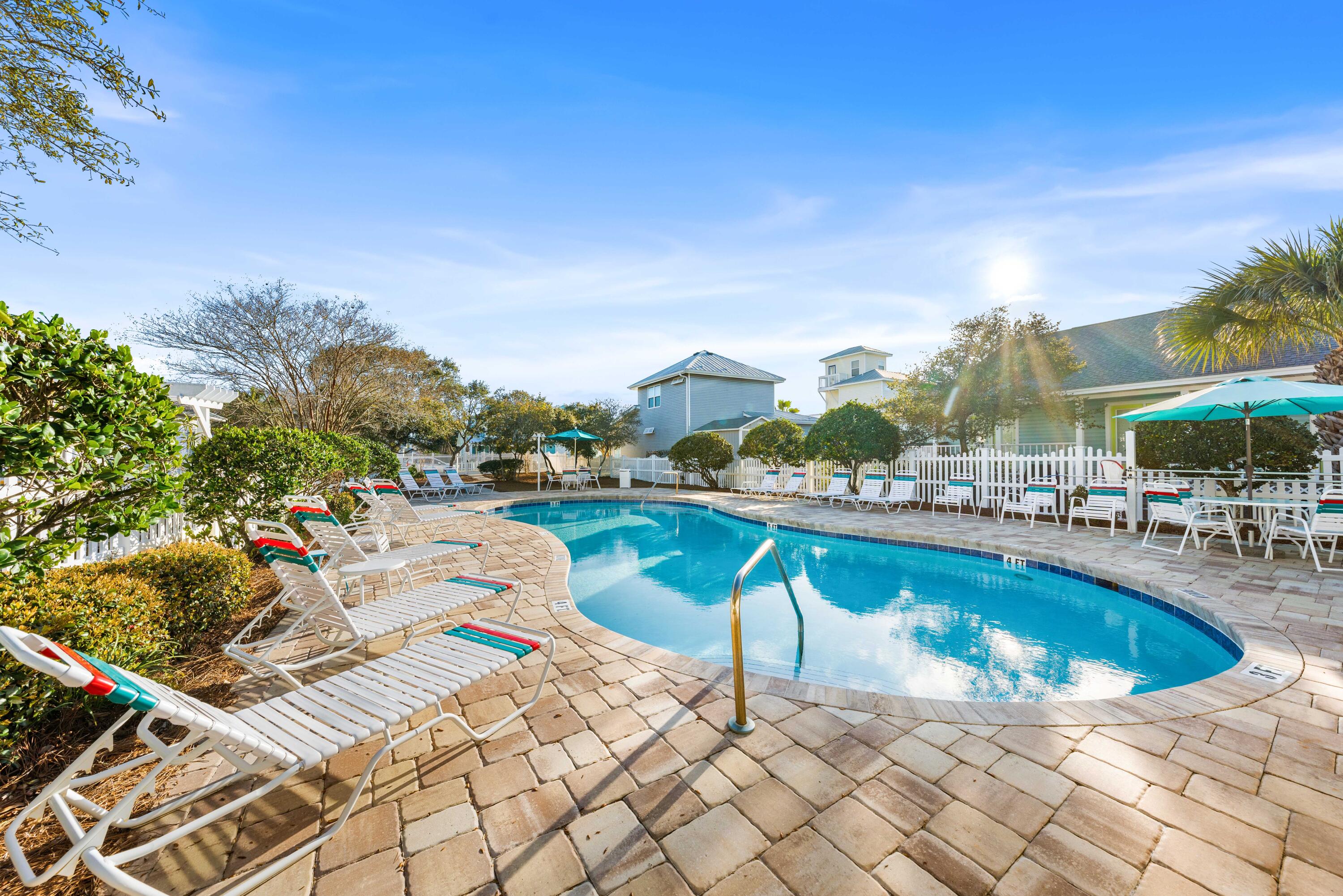 CRYSTAL BEACH COTTAGES - Residential