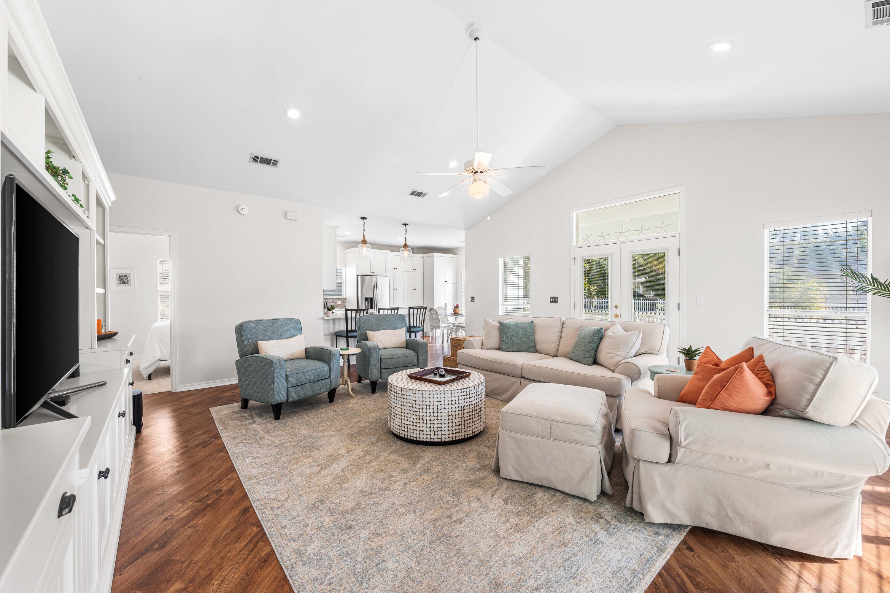 CRYSTAL BEACH COTTAGES - Residential