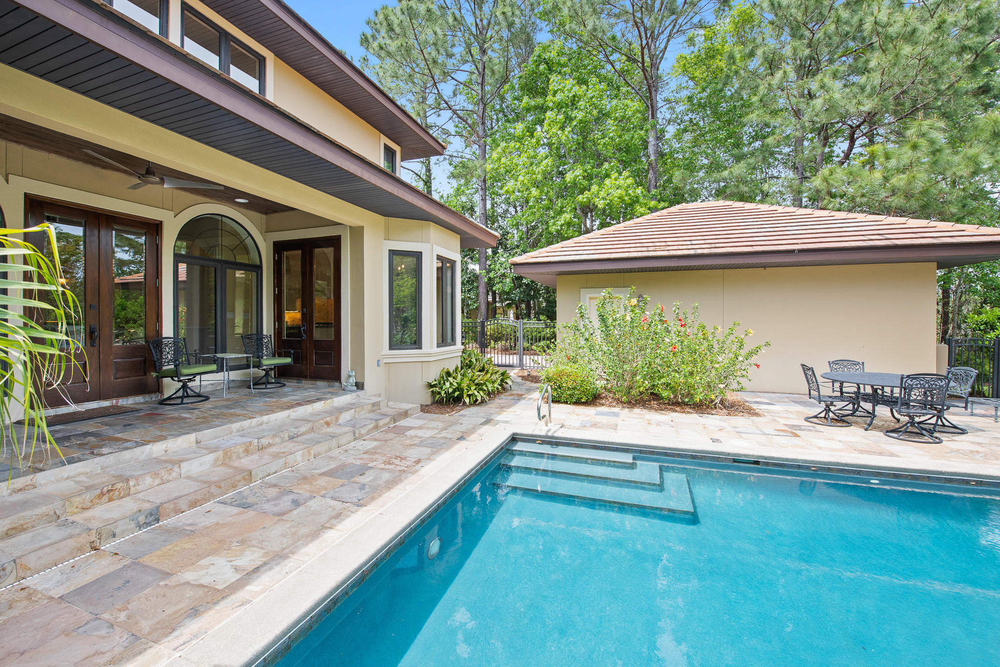 BURNT PINE - Residential