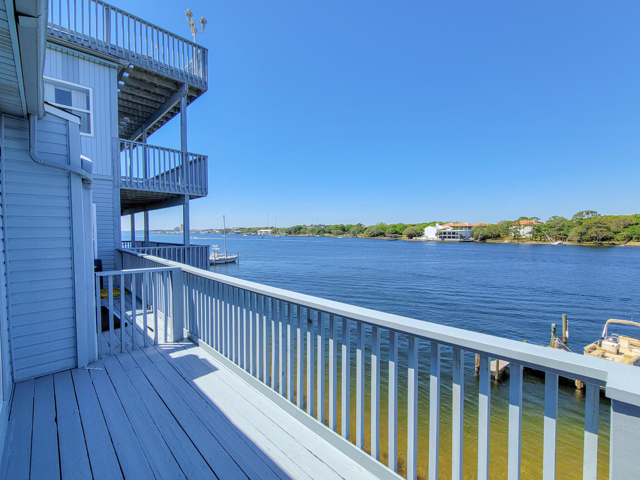 COMMODORES LANDING - Residential