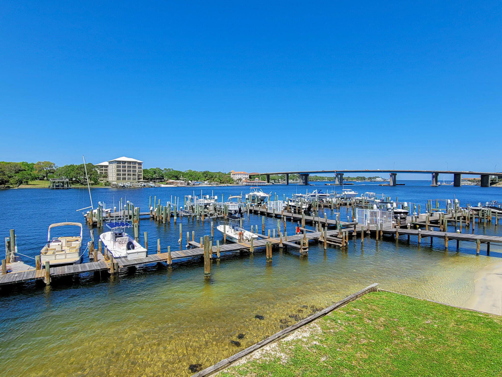 COMMODORES LANDING - Residential