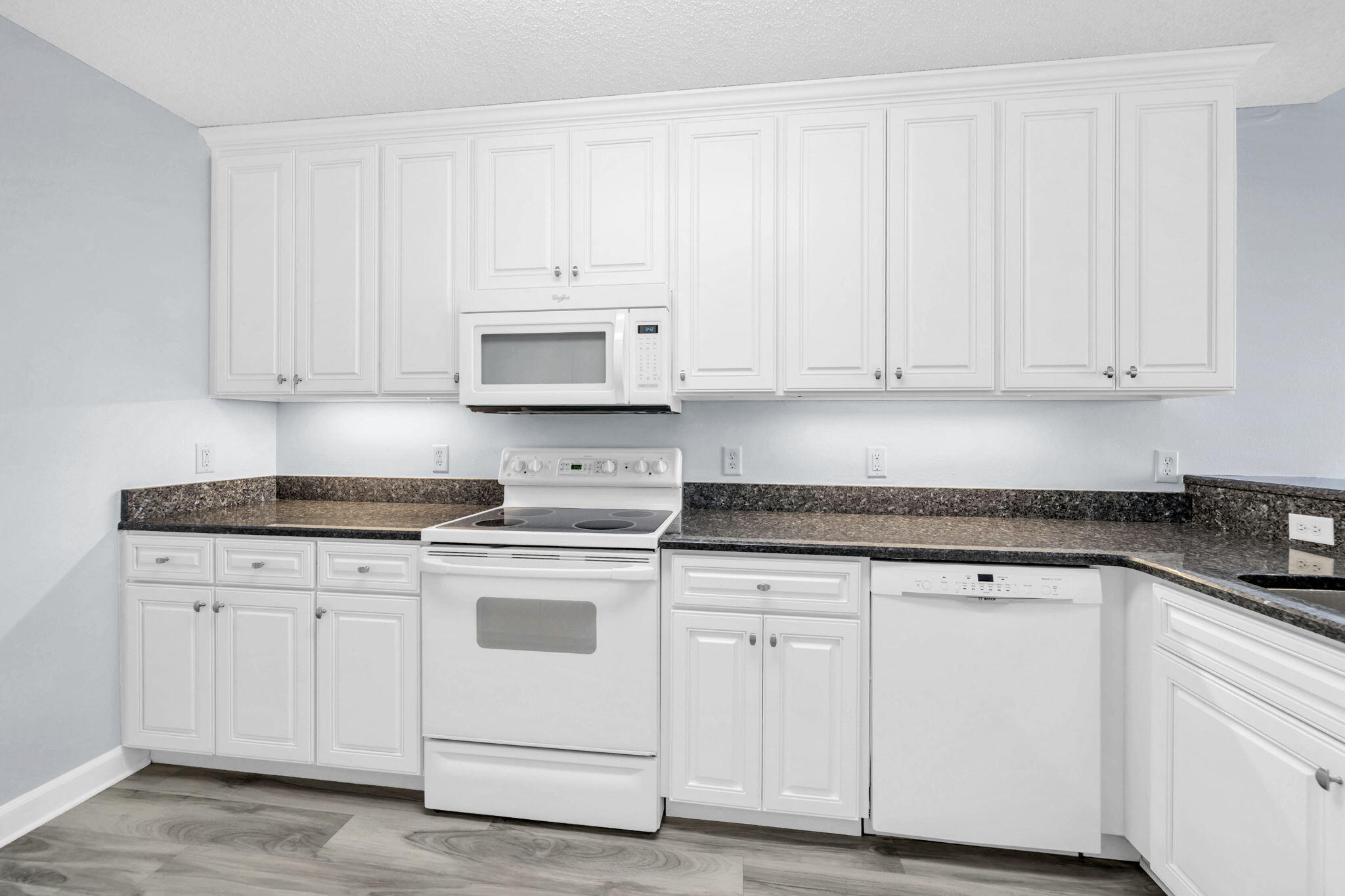 PALM COURT YACHT CLUB - Residential