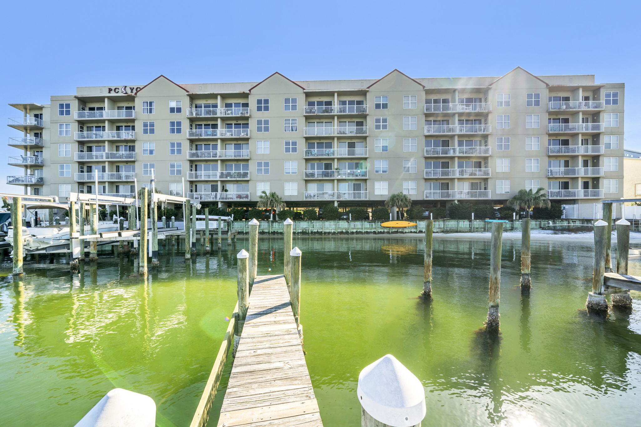 PALM COURT YACHT CLUB - Residential
