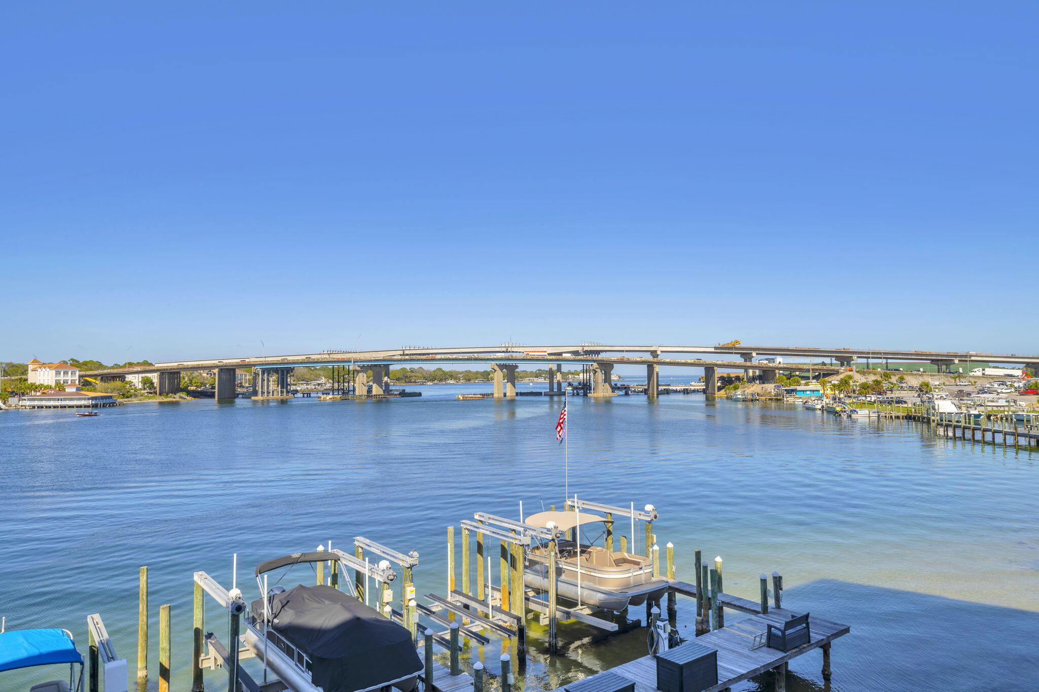 PALM COURT YACHT CLUB - Residential