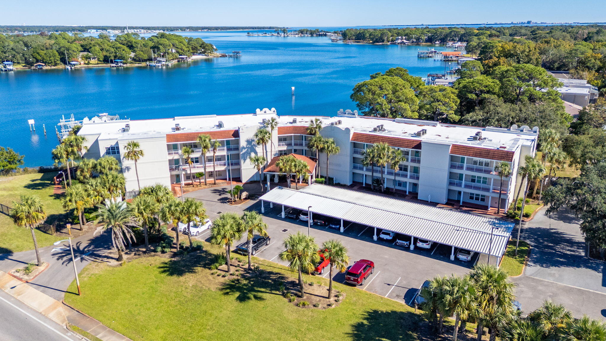 LAGUNA LANDING - Residential