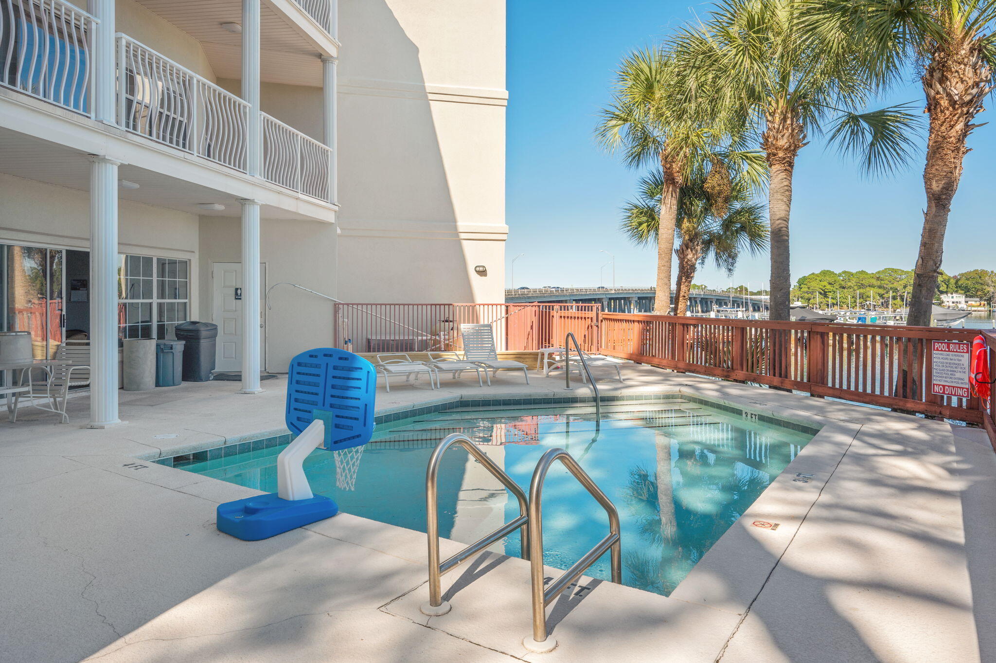 LAGUNA LANDING - Residential