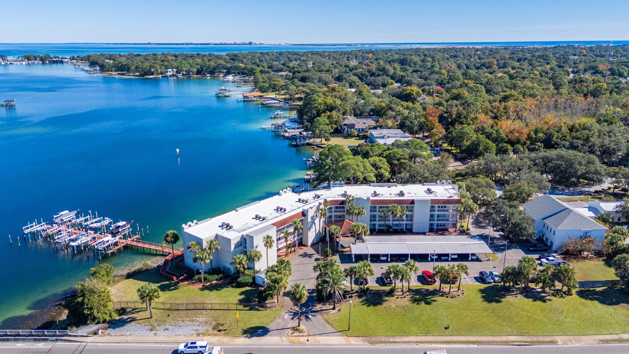 LAGUNA LANDING - Residential