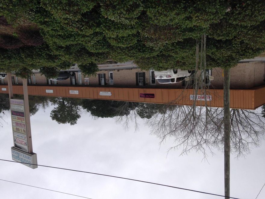 PERFECT SMALL PROFESSIONAL OFFICE!! At 525sqft, this is a great office for a startup company or an efficient professional office. NO CAM. Water is included.