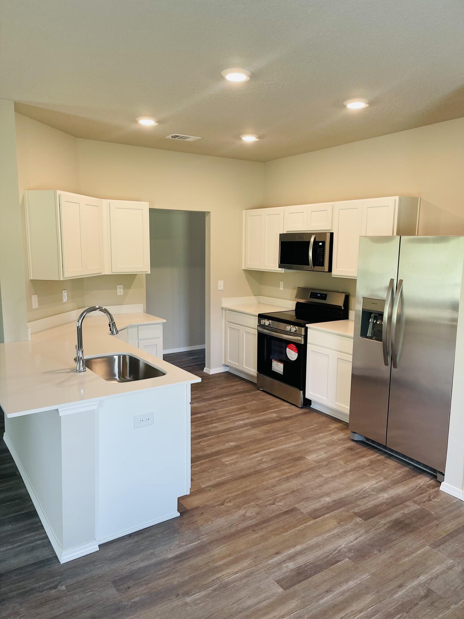 WHITE OAK ESTATES - Residential