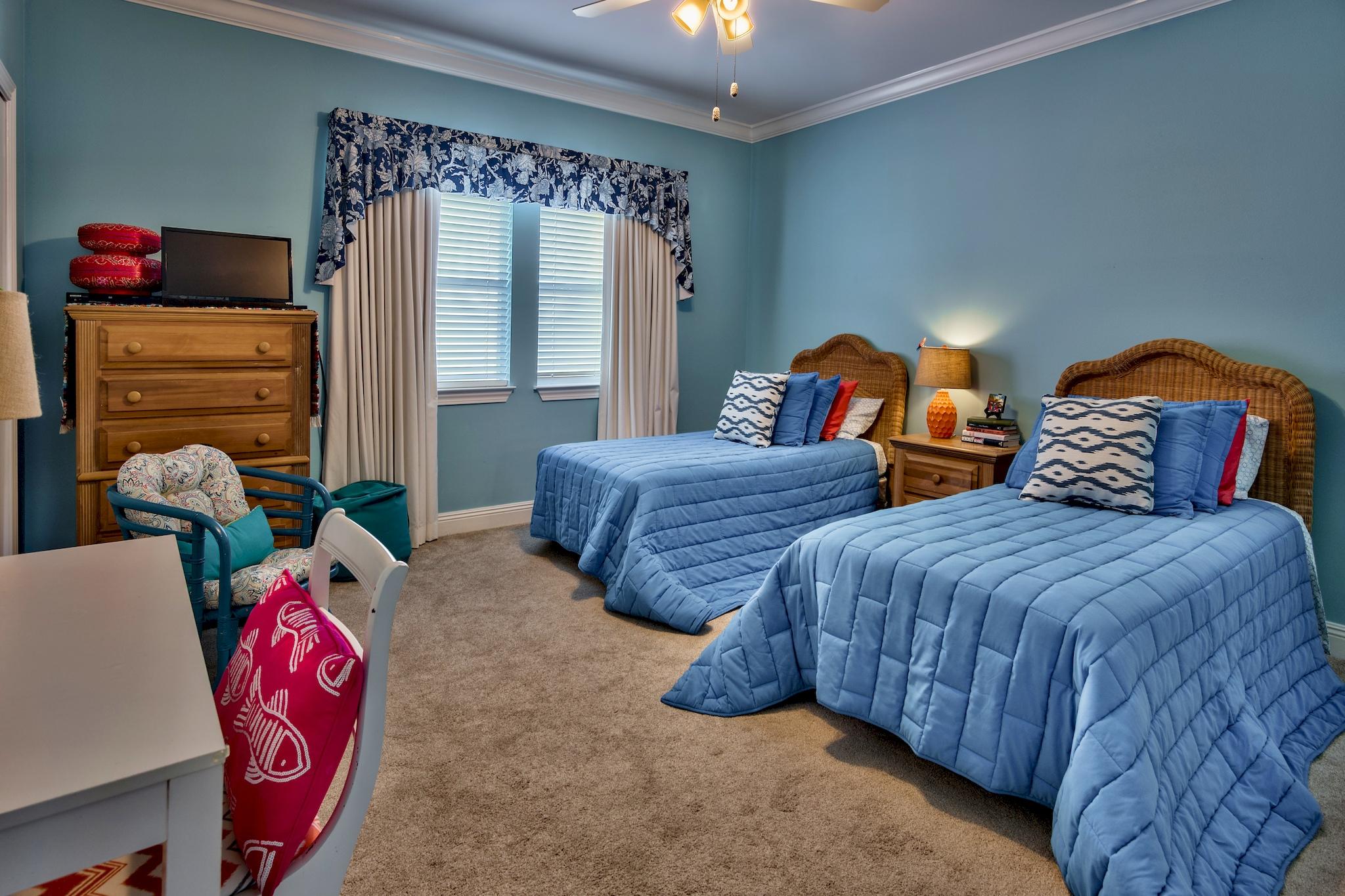 SEASCAPE CONDO LAKEFRONT VILLA (PHASE 10) - Residential