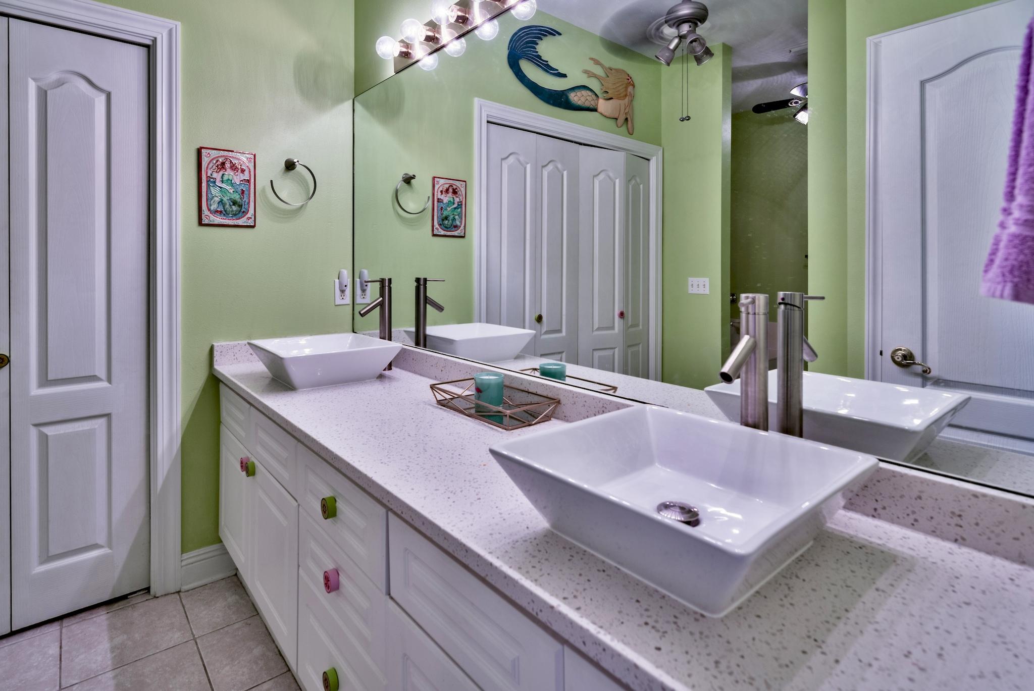 SEASCAPE CONDO LAKEFRONT VILLA (PHASE 10) - Residential