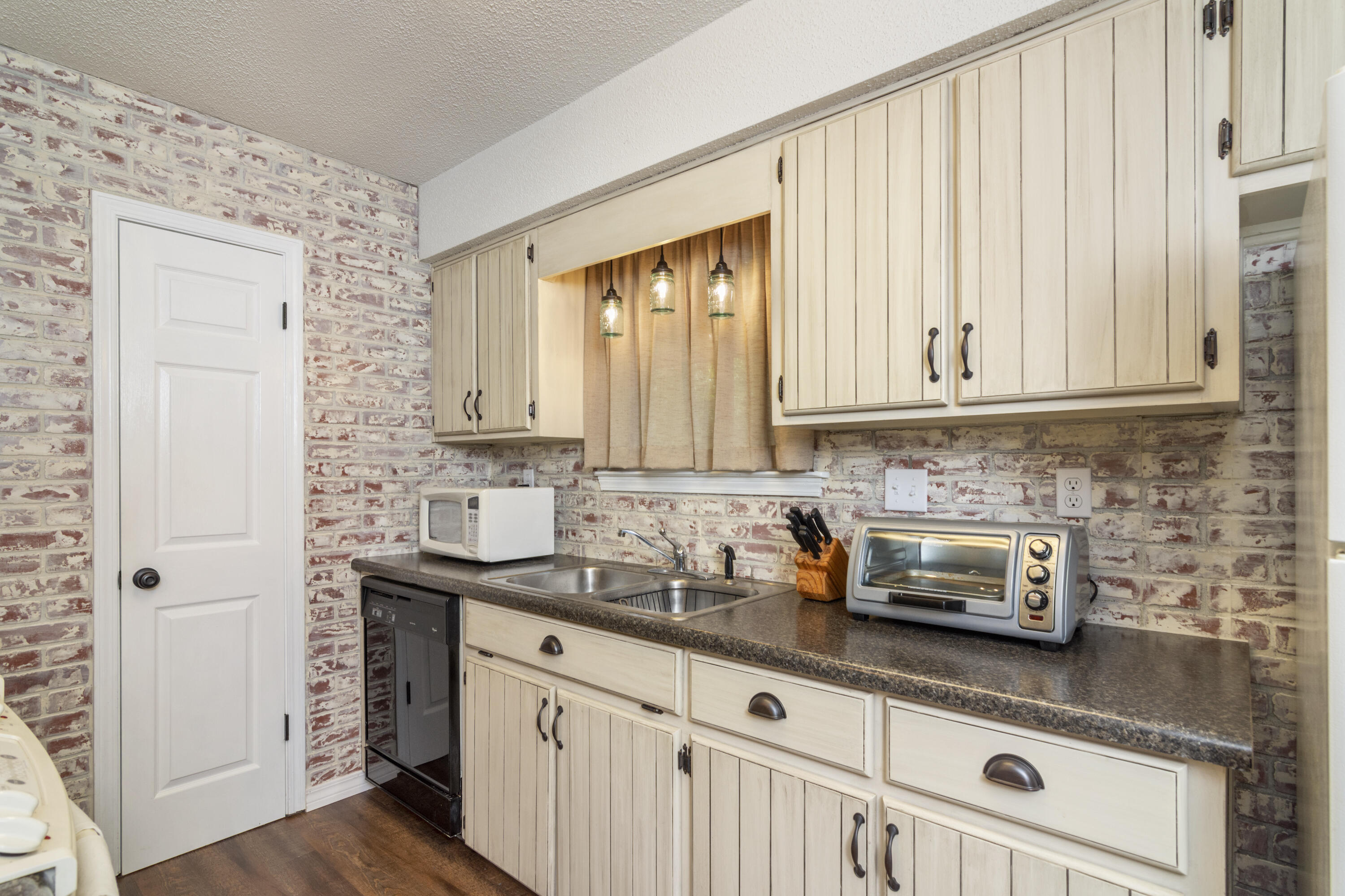 QUIET OAKS S/D - Residential