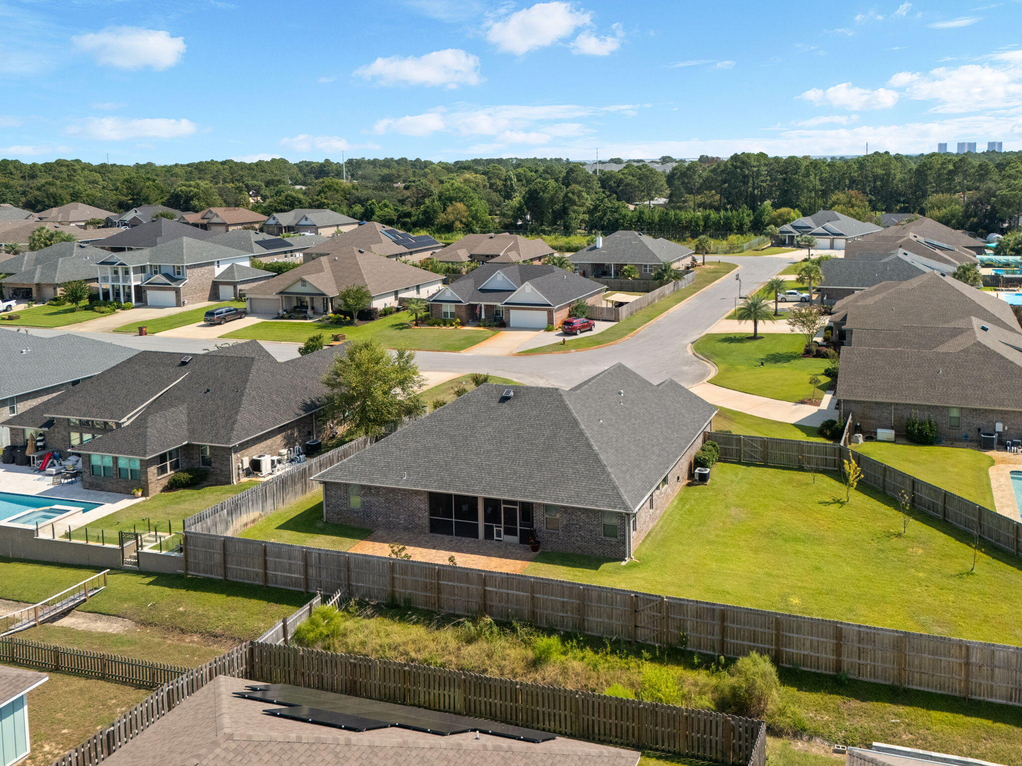 PELICAN BAY - Residential