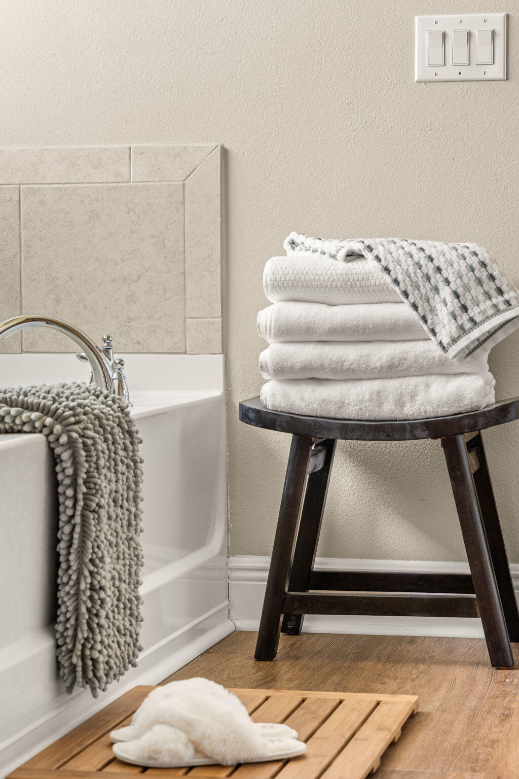 PELICAN BAY - Residential