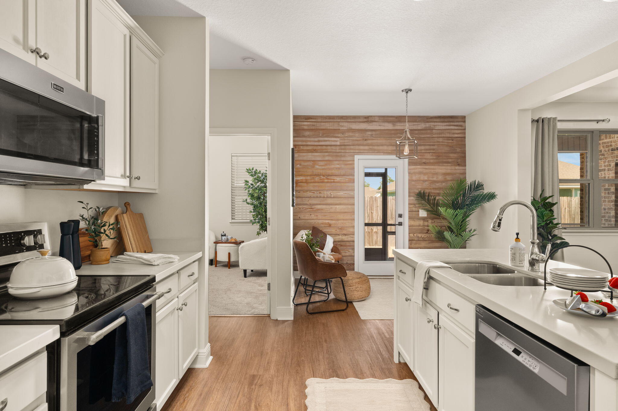 PELICAN BAY - Residential