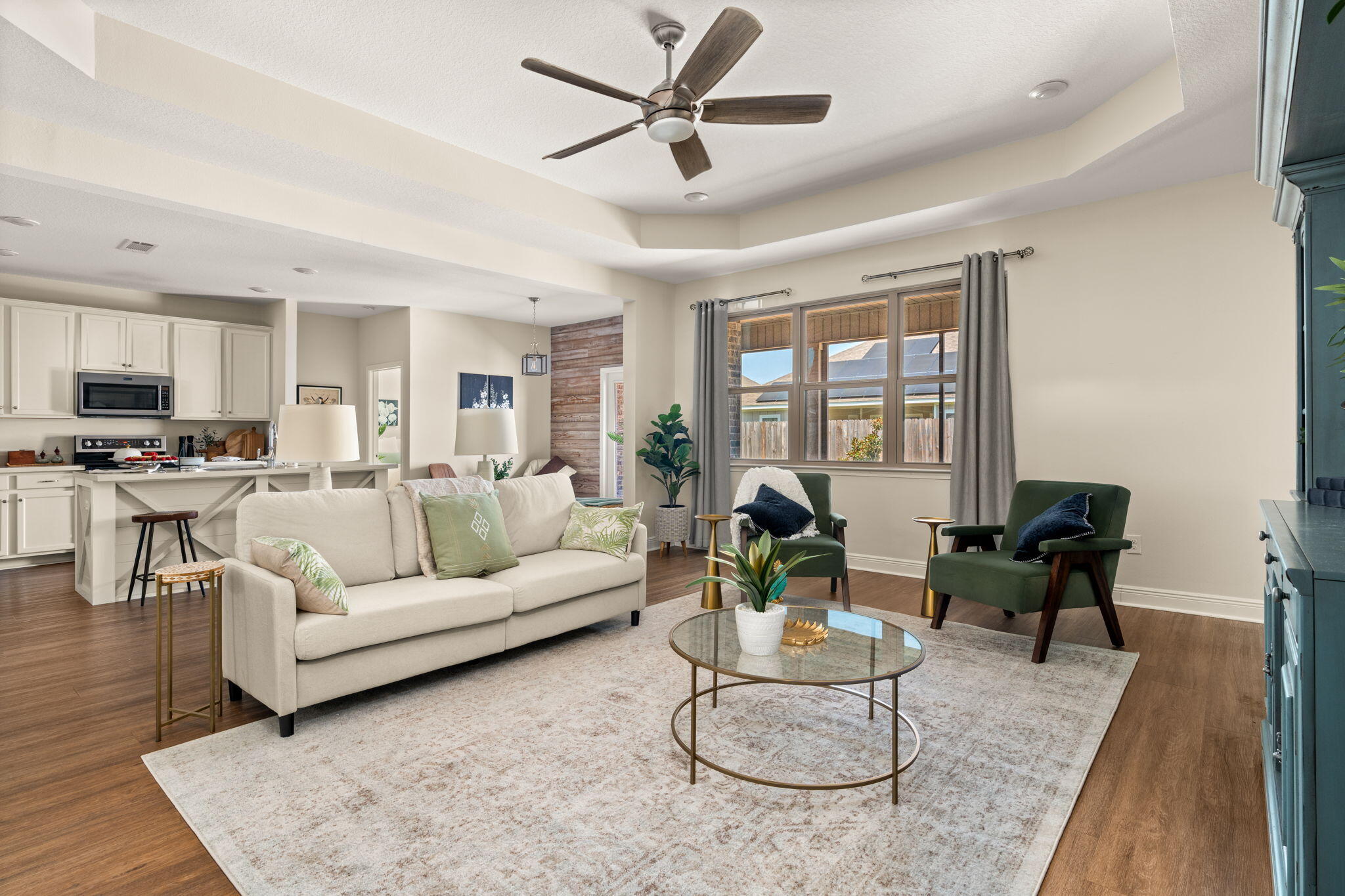 PELICAN BAY - Residential