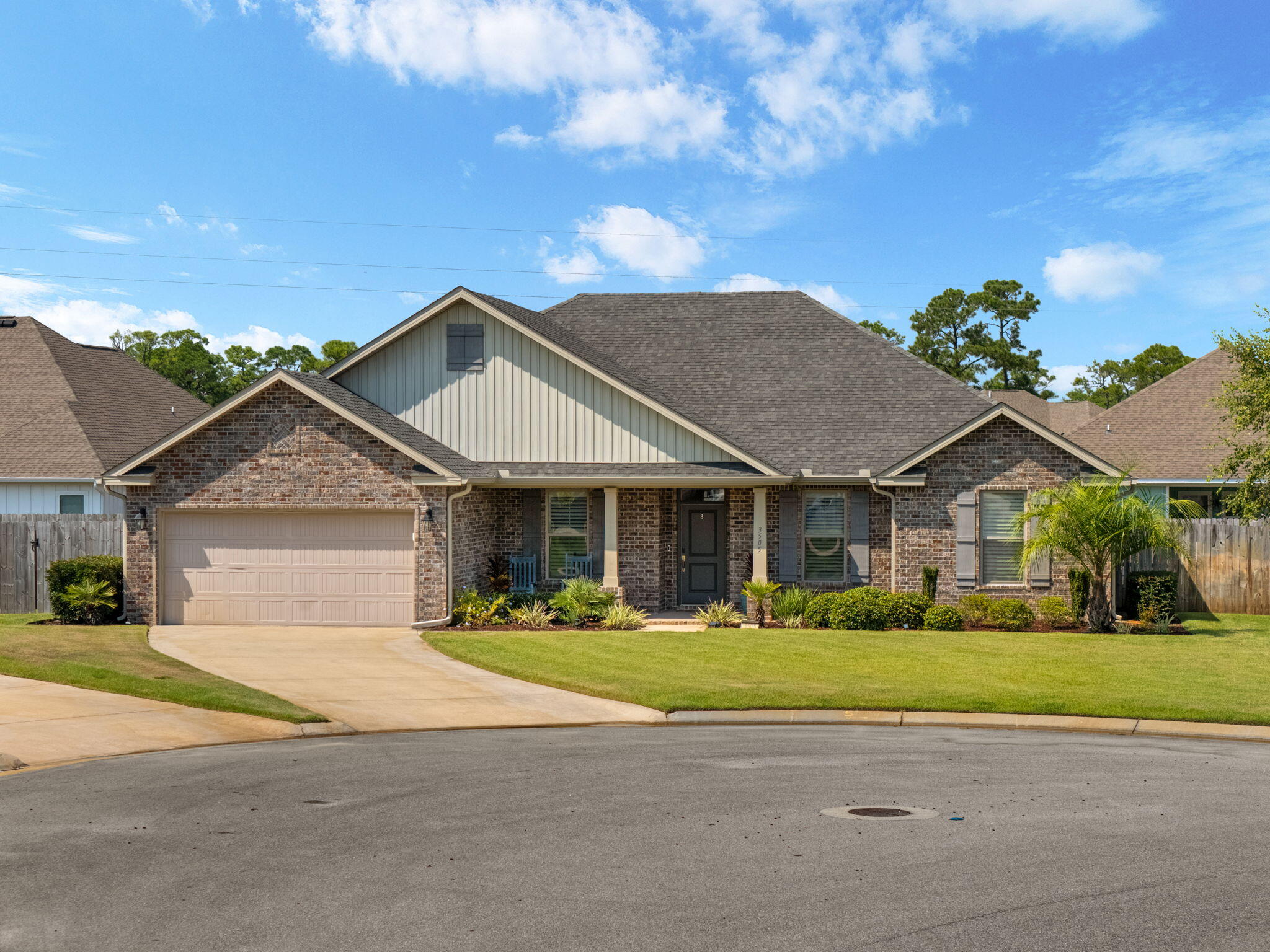 PELICAN BAY - Residential