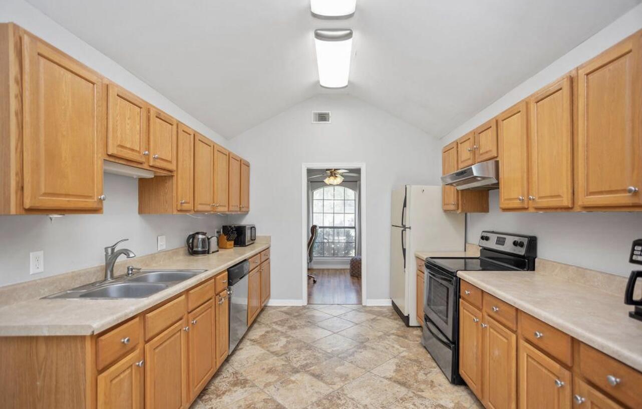 FOX DEN VILLAGES - Residential Lease