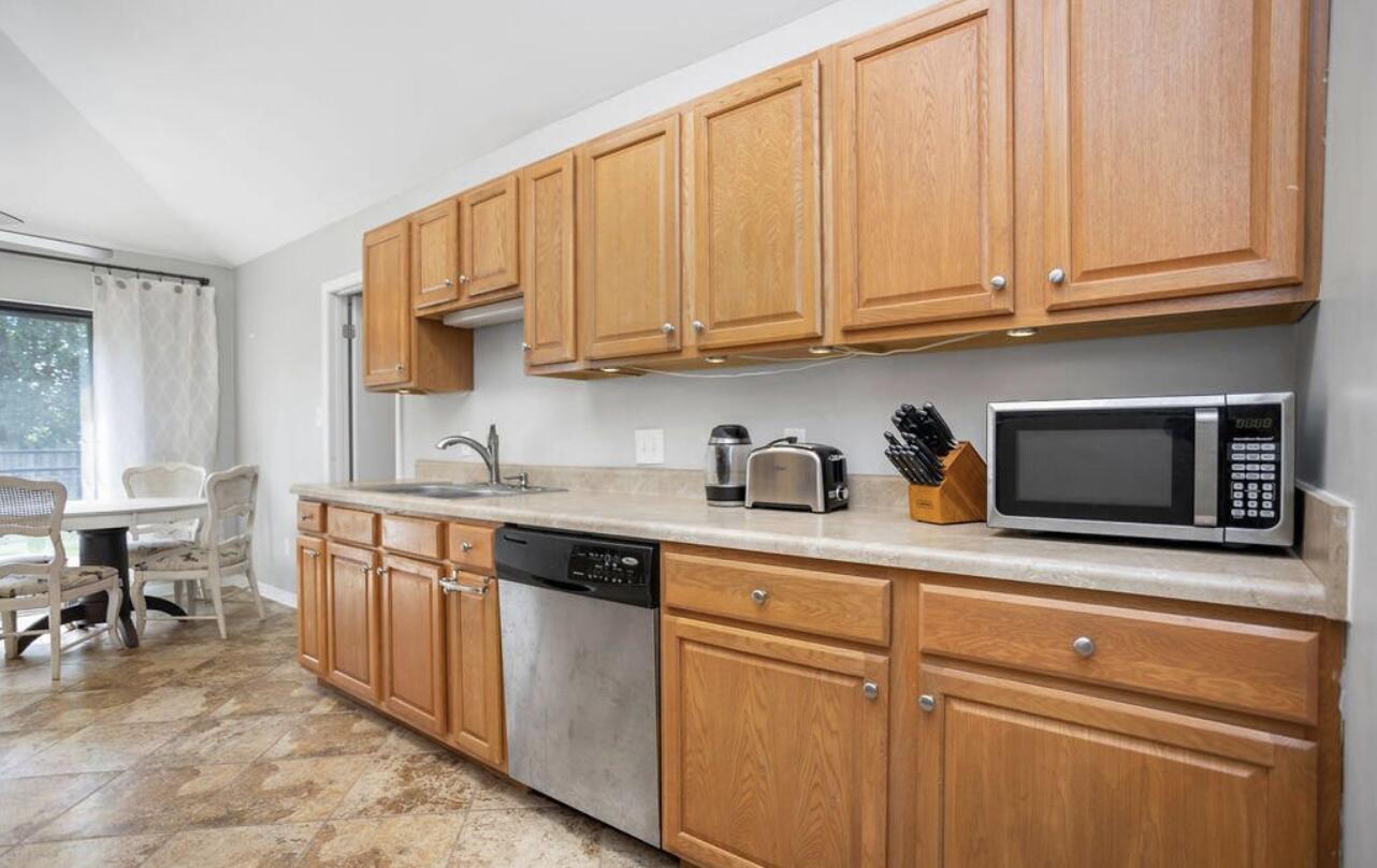 FOX DEN VILLAGES - Residential Lease