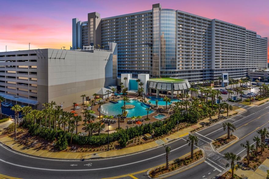 !!!HOT RENTAL!!! May 2019-Dec 2019 rental income $29,711. As of 12/14/2020, rental income is $35,106 for 2020 !  This beautifully furnished 3 bedroom, 3 bath, plus bunks can easily accommodate 10 people! This awesome condo has gorgeous high ceilings, two Master bedrooms and one with direct access to the over-sized covered balcony! This unit is truly a one of a kind Penthouse!!! If you're looking for great views and plenty of space, this Penthouse is perfect for you!The main Master bedroom features a King bed with a flat-screen TV and attached bathroom with a garden tub and a large glass shower. This lakefront bedroom is a guest favorite with private balcony access to easily enjoy your morning coffee. The front Master bedroom includes a King bed, flat-screen TV and also has a private bathr