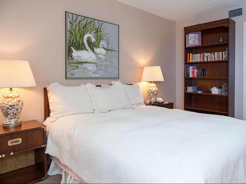 HOLIDAY SURF & RACQUET CLUB - Residential