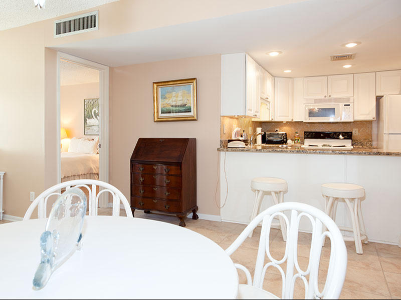 HOLIDAY SURF & RACQUET CLUB - Residential