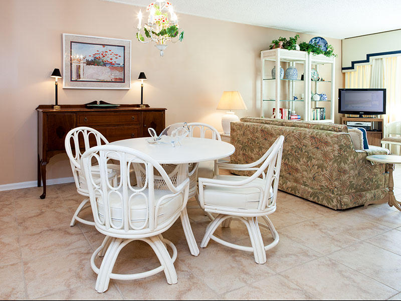 HOLIDAY SURF & RACQUET CLUB - Residential