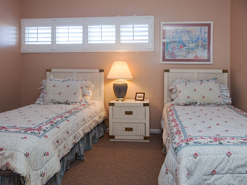 HOLIDAY SURF & RACQUET CLUB - Residential