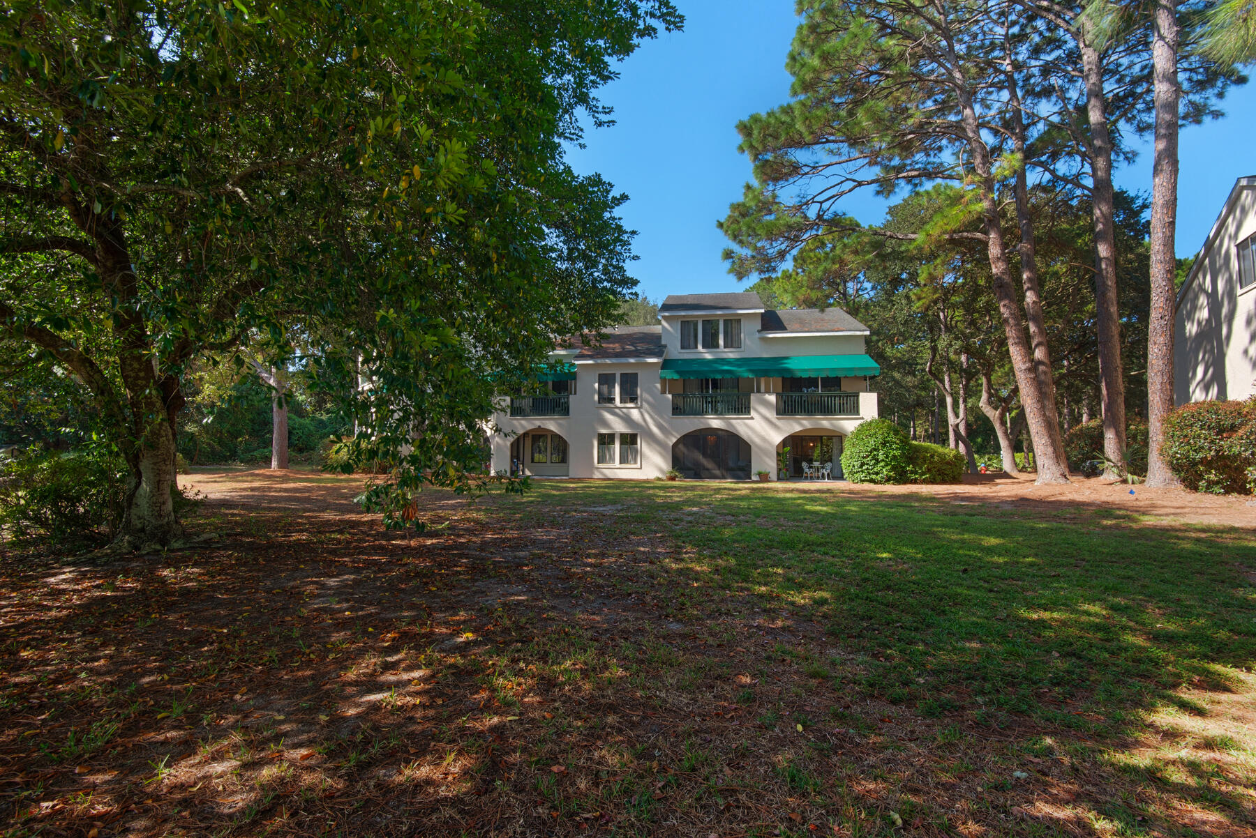 LAKESIDE CONDO AT BLUEWATER BAY - Residential