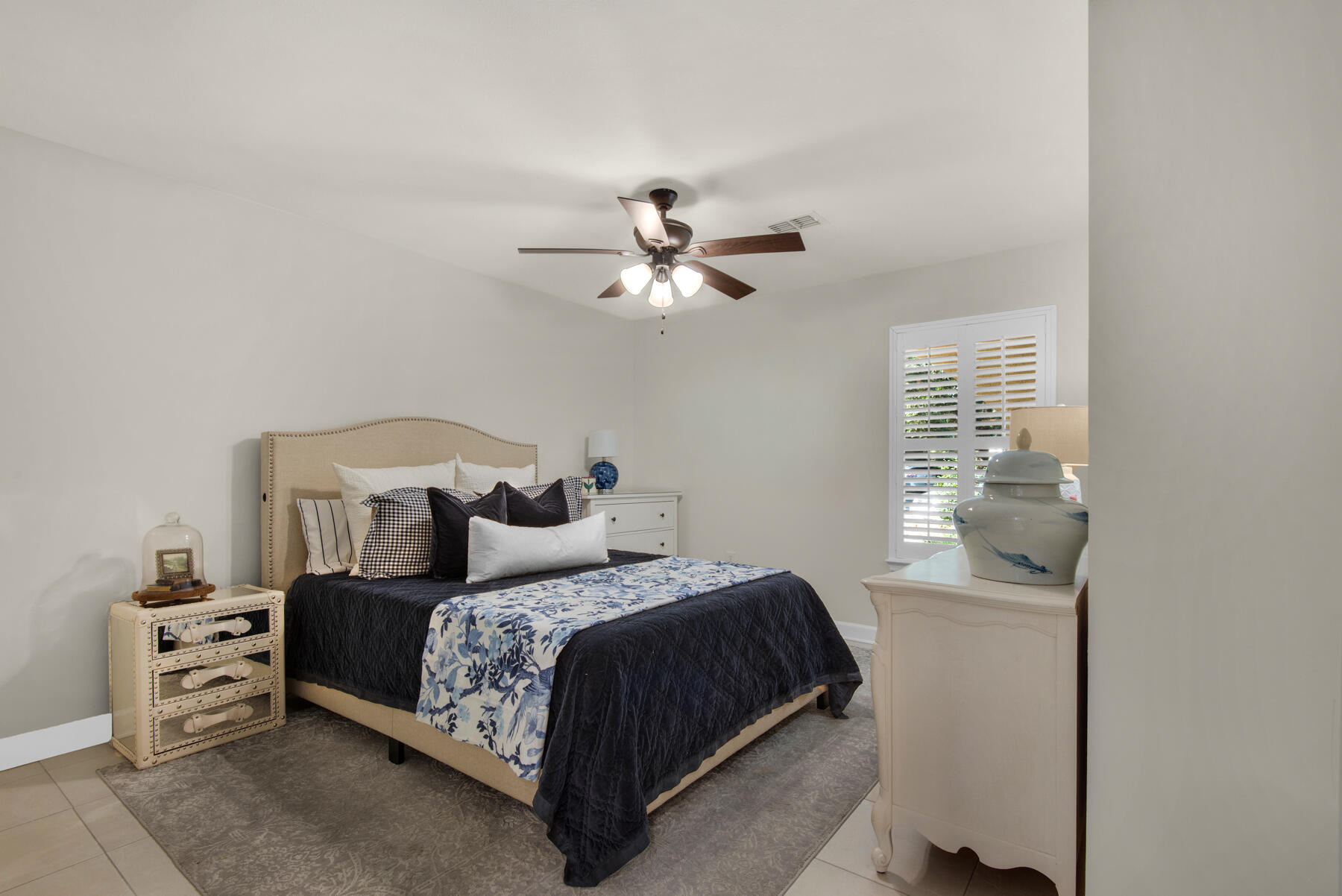 LAKESIDE CONDO AT BLUEWATER BAY - Residential