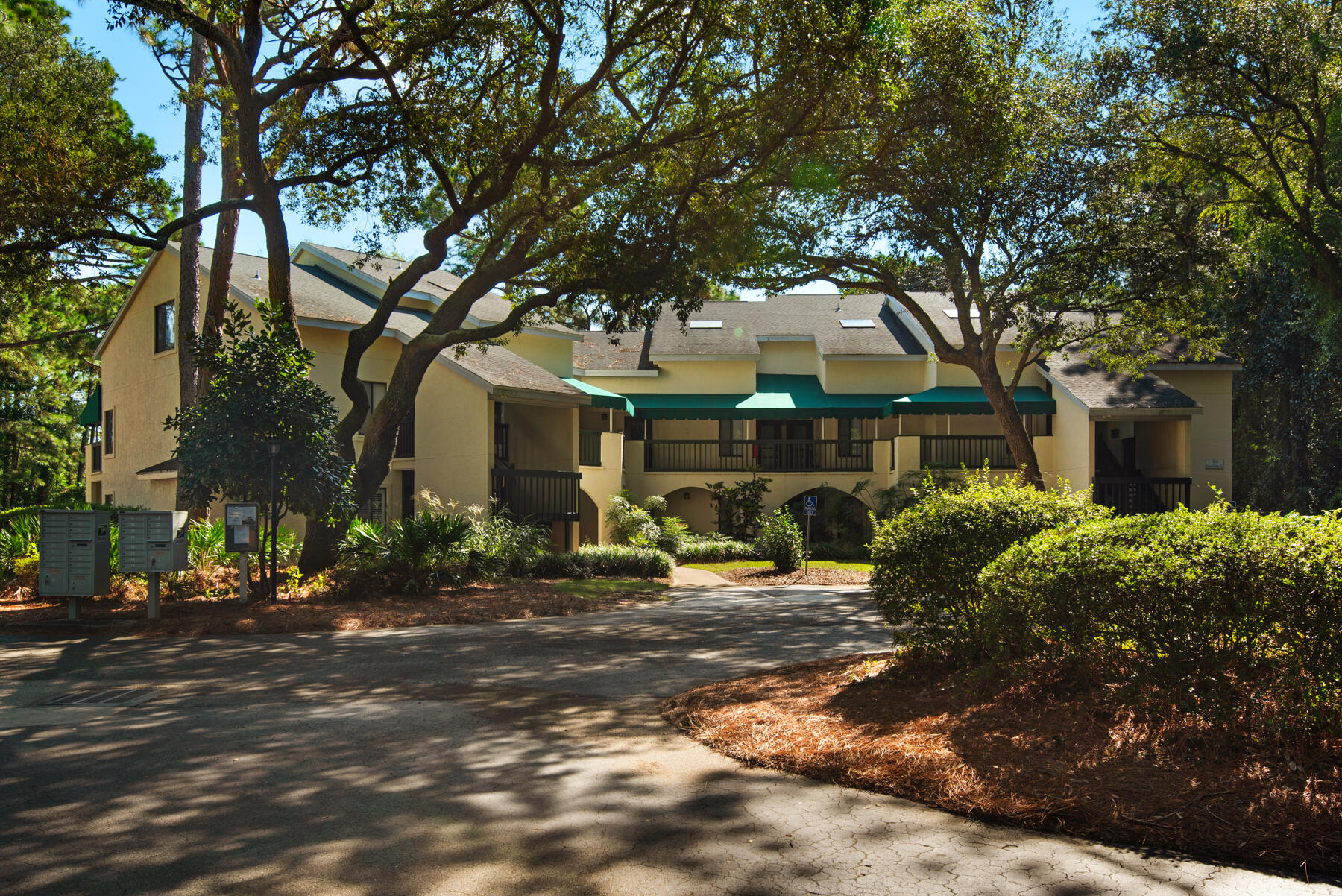 Lakefront Living in Bluewater Bay!Enjoy serene lakefront views from this beautifully updated 2-bedroom, 2-bath ground-floor corner condo in the highly desirable Bluewater Bay.This turnkey home offers an open-concept layout with a spacious kitchen flowing seamlessly into the dining and living areas. Step outside to two patios--one screened--where natural light and water views create a peaceful retreat.Key upgrades include:Fully remodeled bathroomsSmooth ceilings (no popcorn!)Updated kitchen with newer appliances & quartz countertopsPlantation shutters Fresh paint, newer lighting fixtures, and neutral tile flooring (no carpet!)Water heater (2025) & HVAC (2019)The primary suite features a large walk-in closet with custom built-ins and a double-vanity bath for added comfort. Perfectly situated, this condo is just moments from the Bluewater Bay tennis center, community pools, Schooners Marina, and all the amenities Bluewater has to offer.
Move-in ready and low-maintenance, it's ideal as a primary home, second home, or investment property!