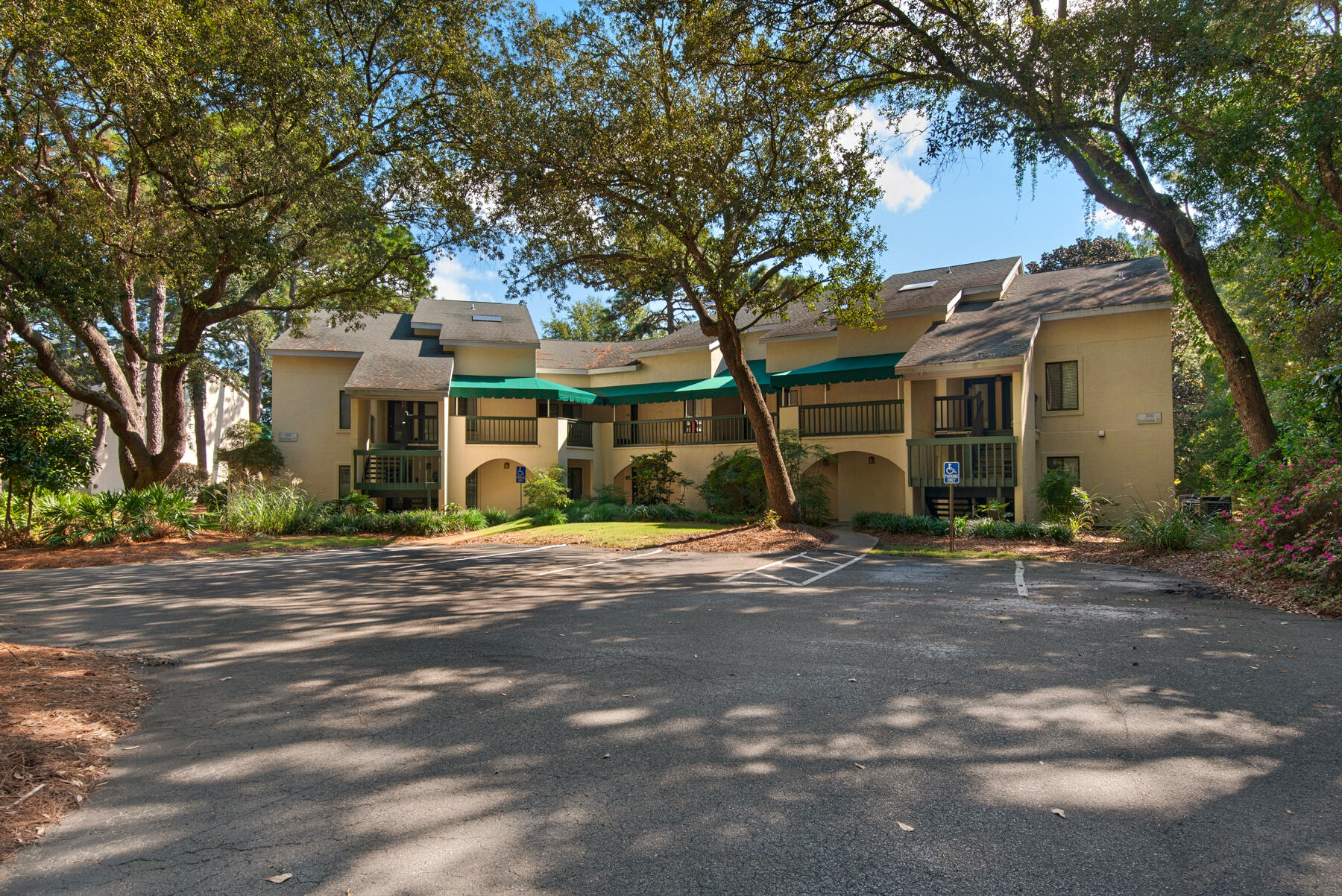 LAKESIDE CONDO AT BLUEWATER BAY - Residential